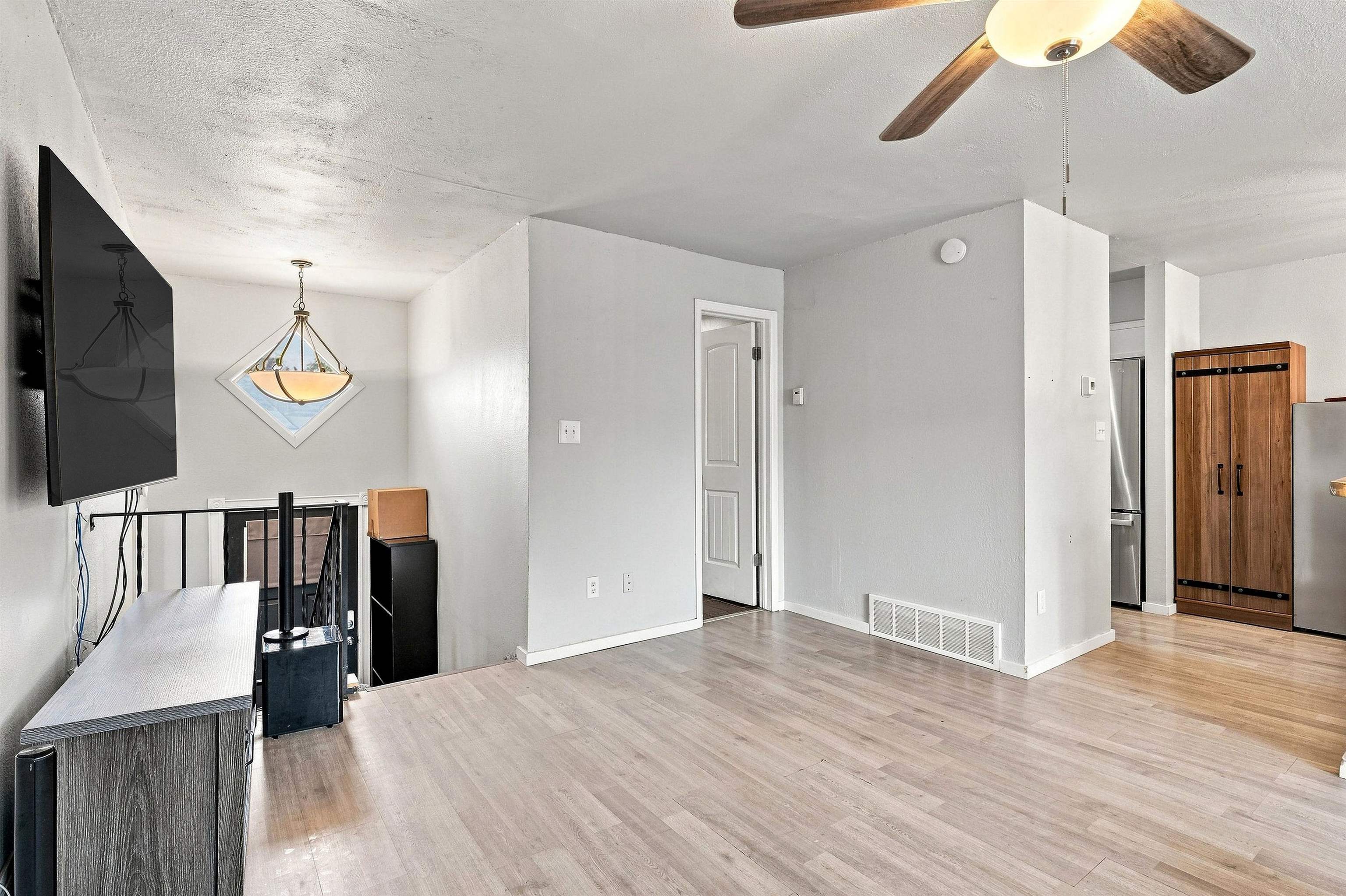 537 Garland Court Property Photo 10