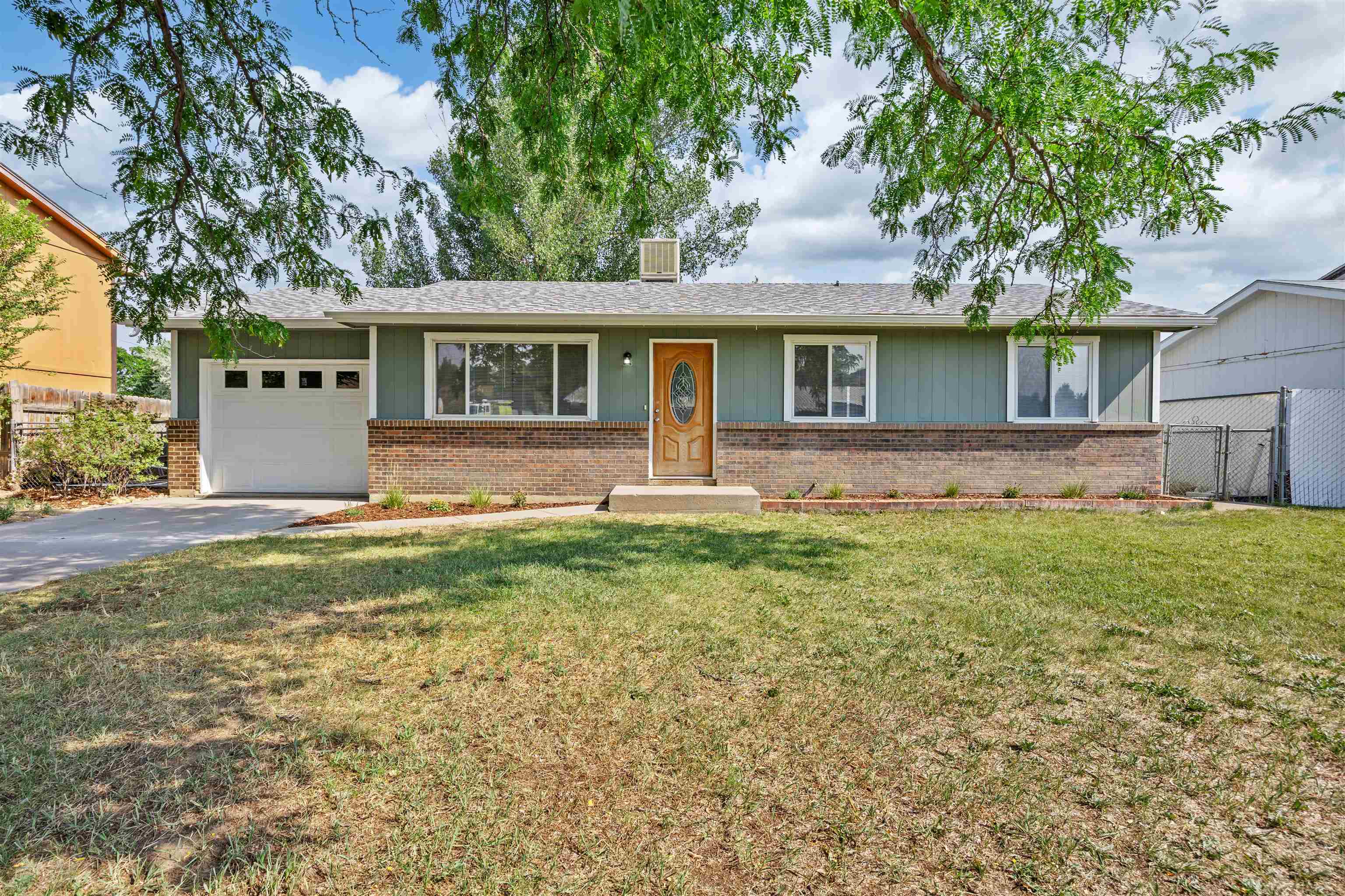744 E Rio Blanco Avenue Property Photo 1
