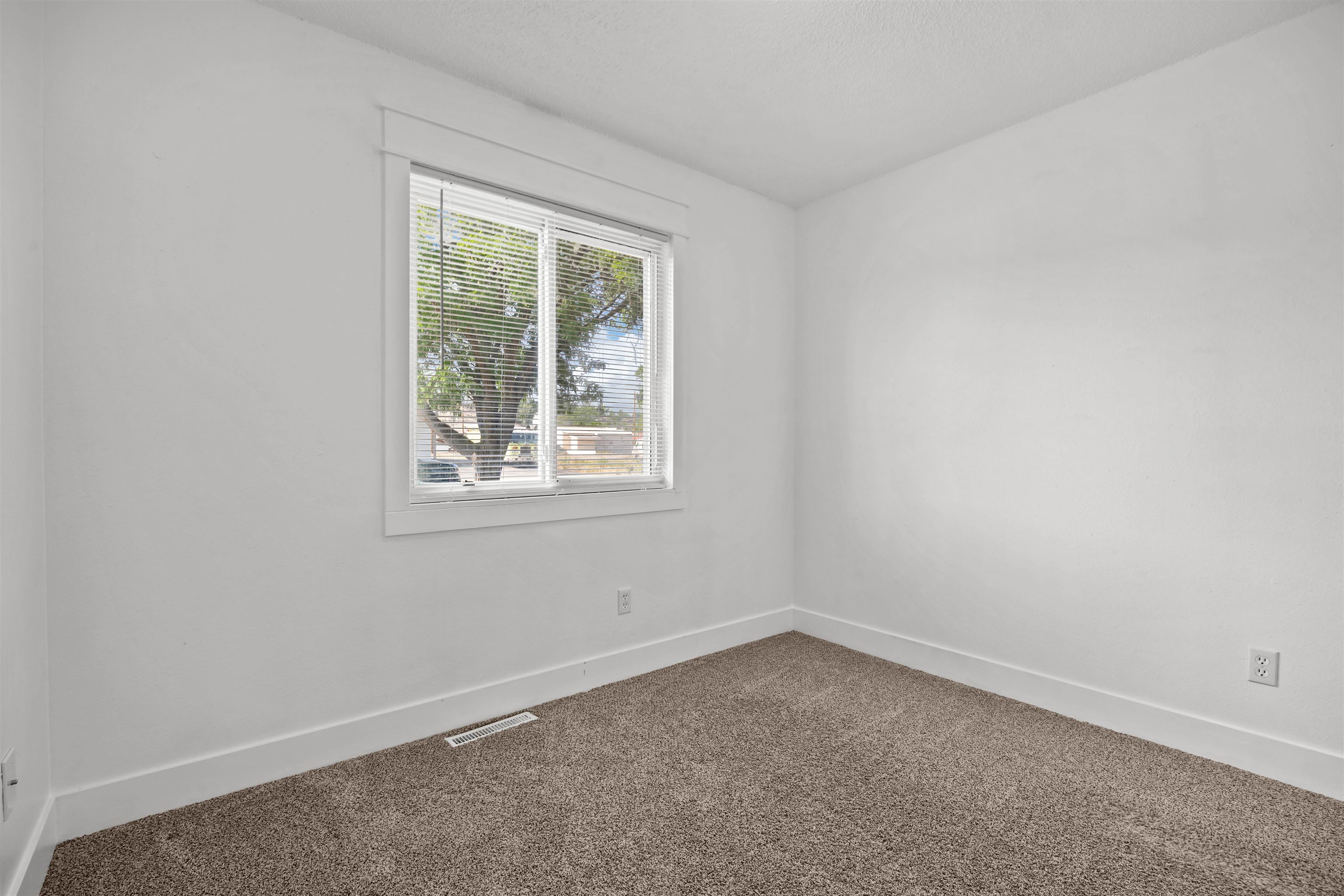 744 E Rio Blanco Avenue Property Photo 18