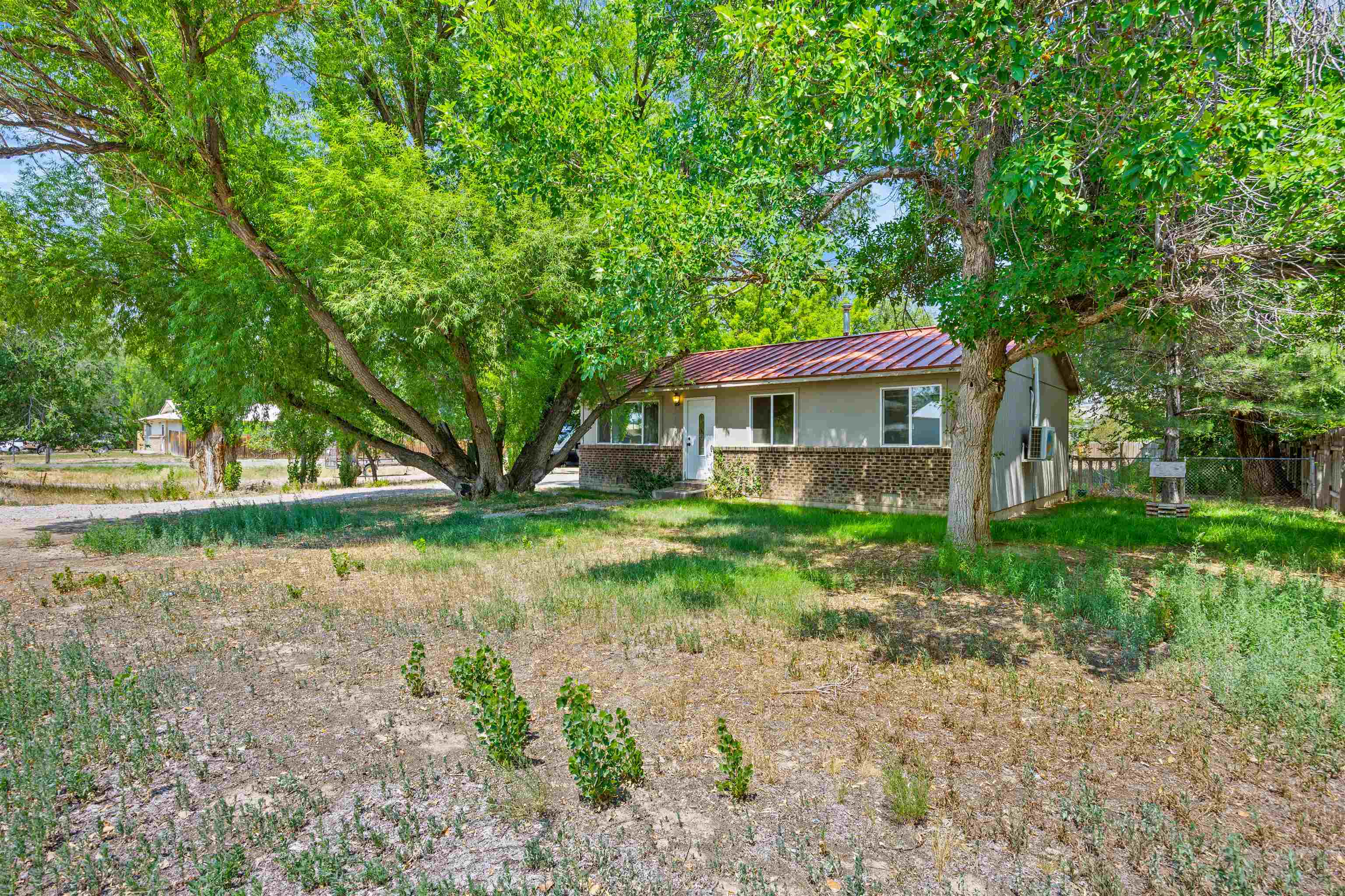 708 E Rio Blanco Avenue Property Photo 1