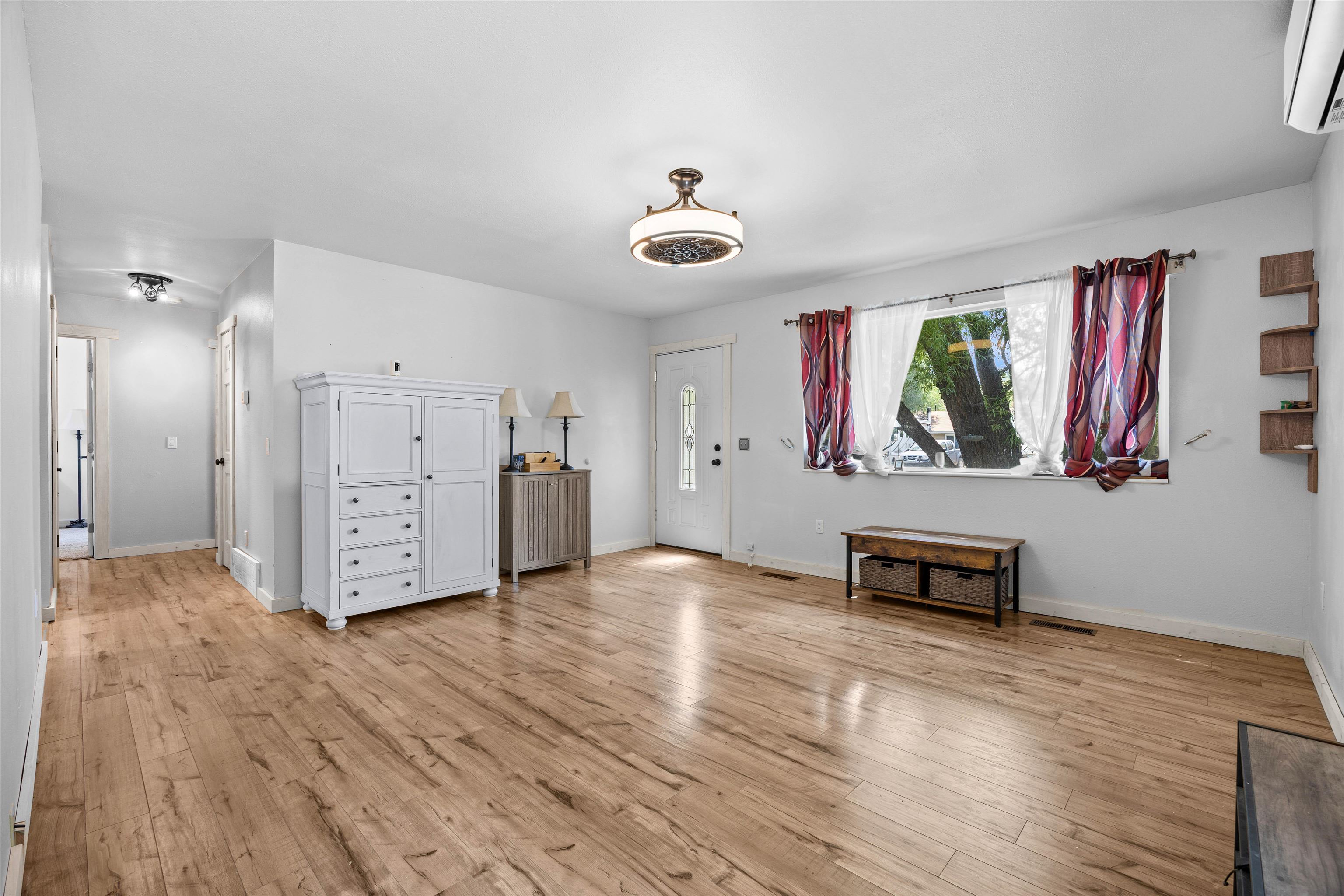 708 E Rio Blanco Avenue Property Photo 2