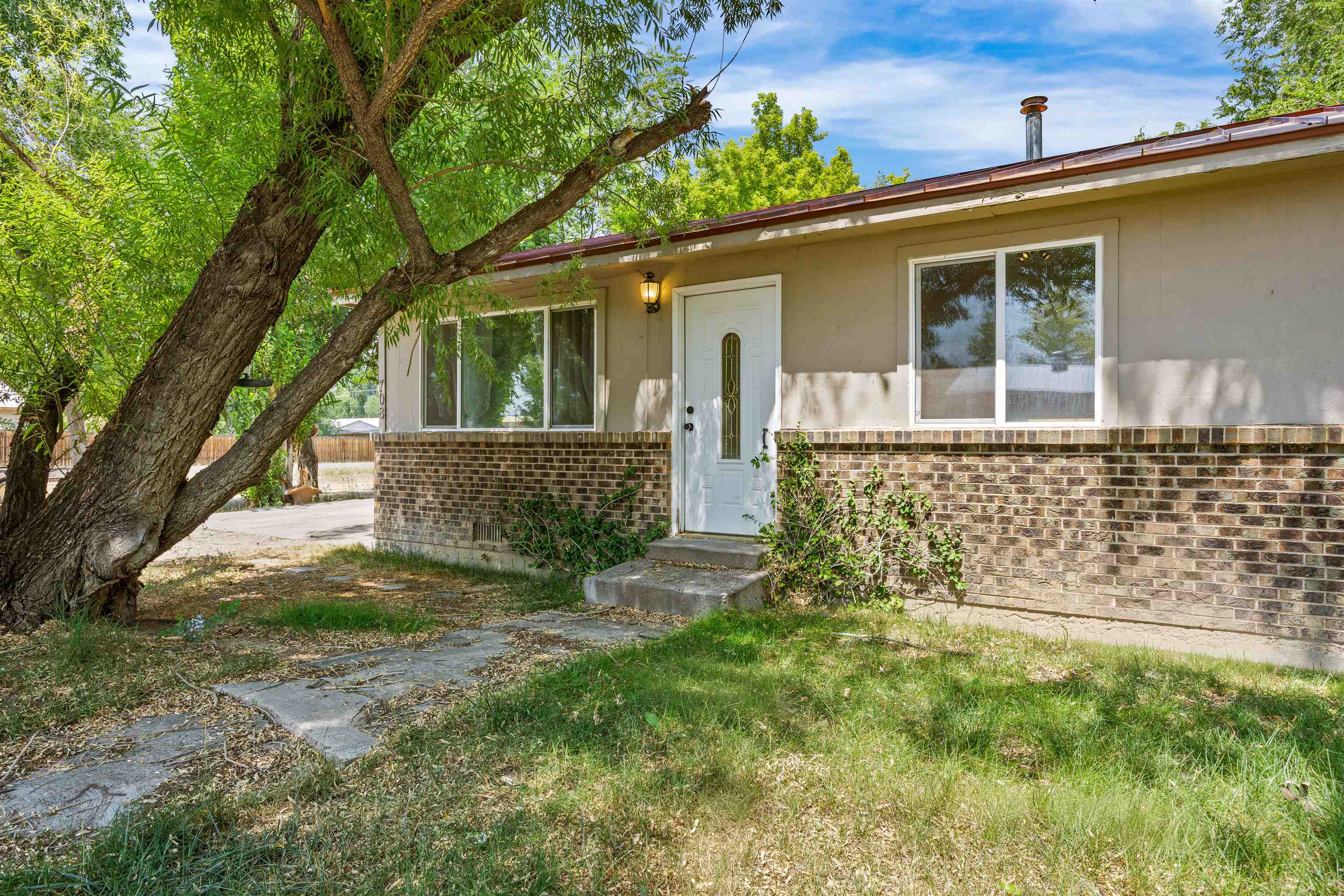 708 E Rio Blanco Avenue Property Photo 9