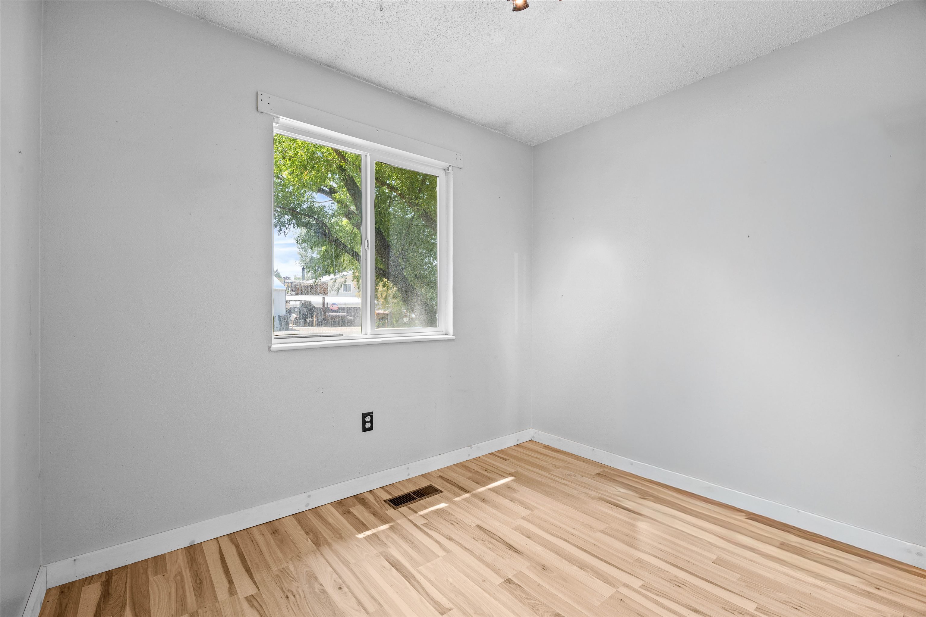 708 E Rio Blanco Avenue Property Photo 15