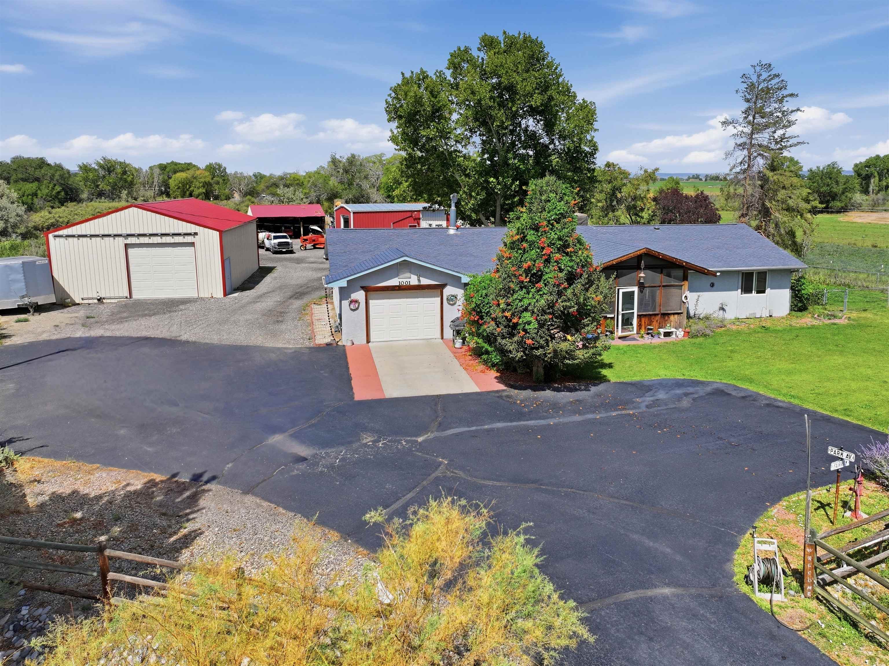 1001 24 Road Property Photo 4