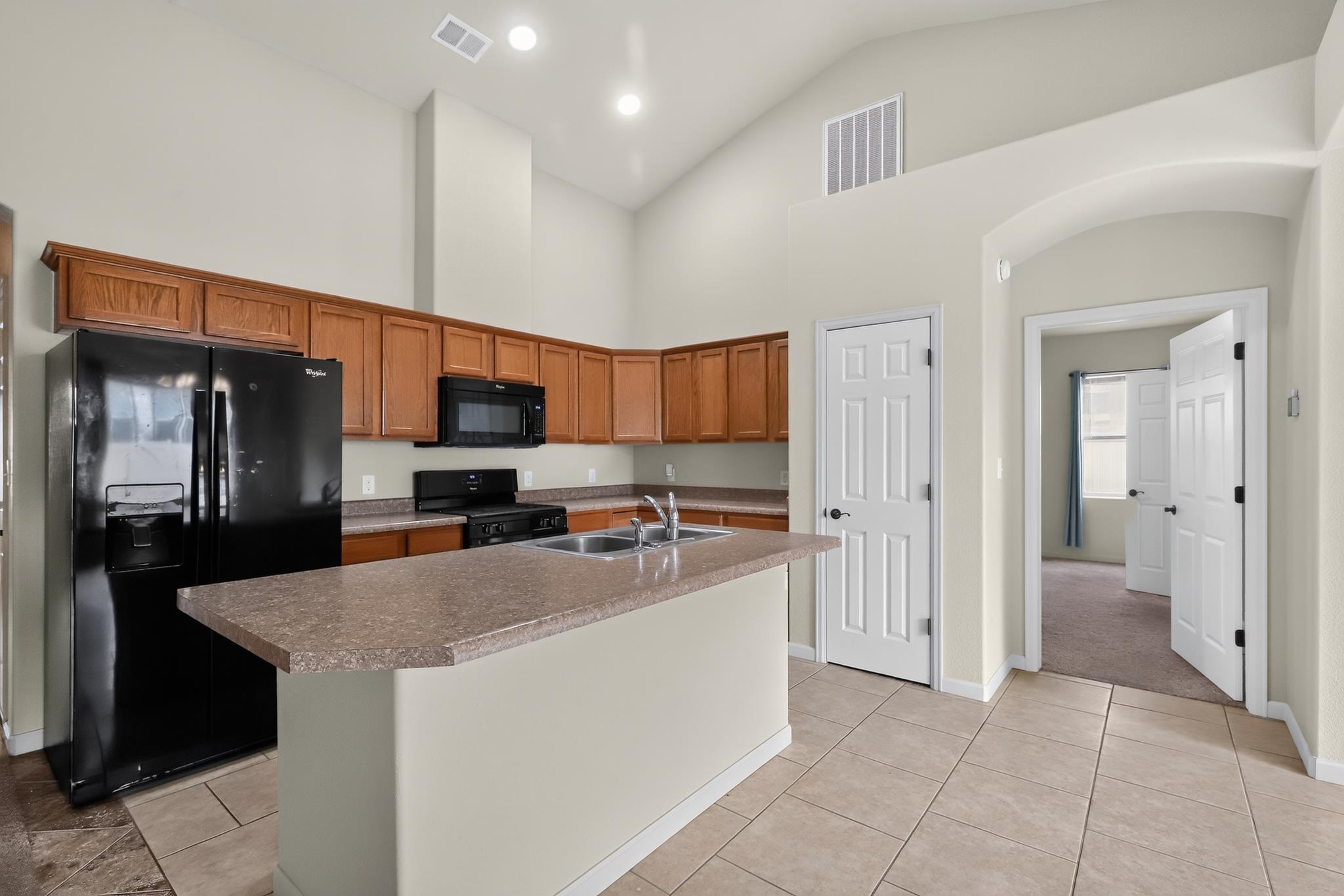 672 Chaffee Avenue Property Photo 6