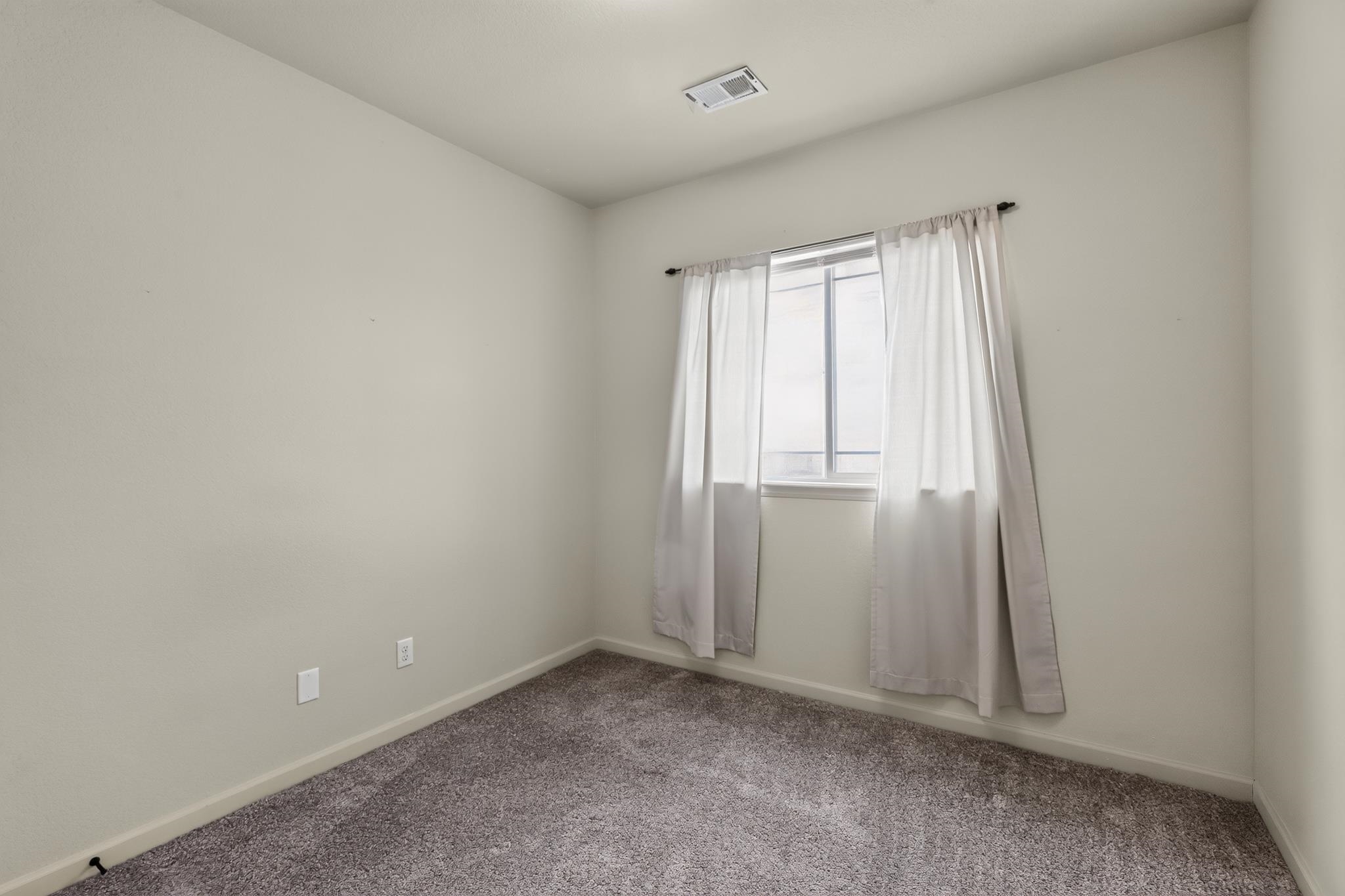 672 Chaffee Avenue Property Photo 11