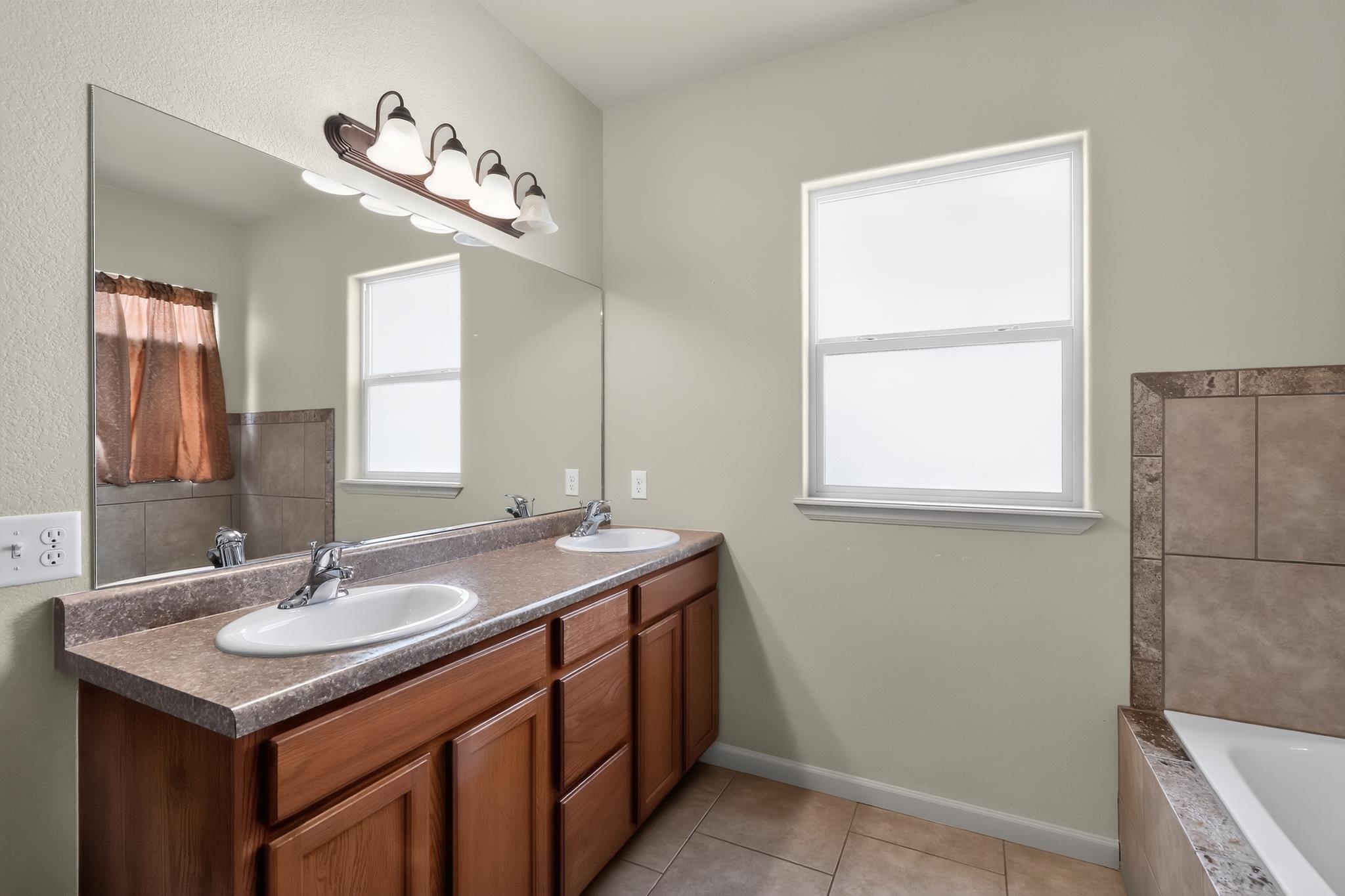 672 Chaffee Avenue Property Photo 20