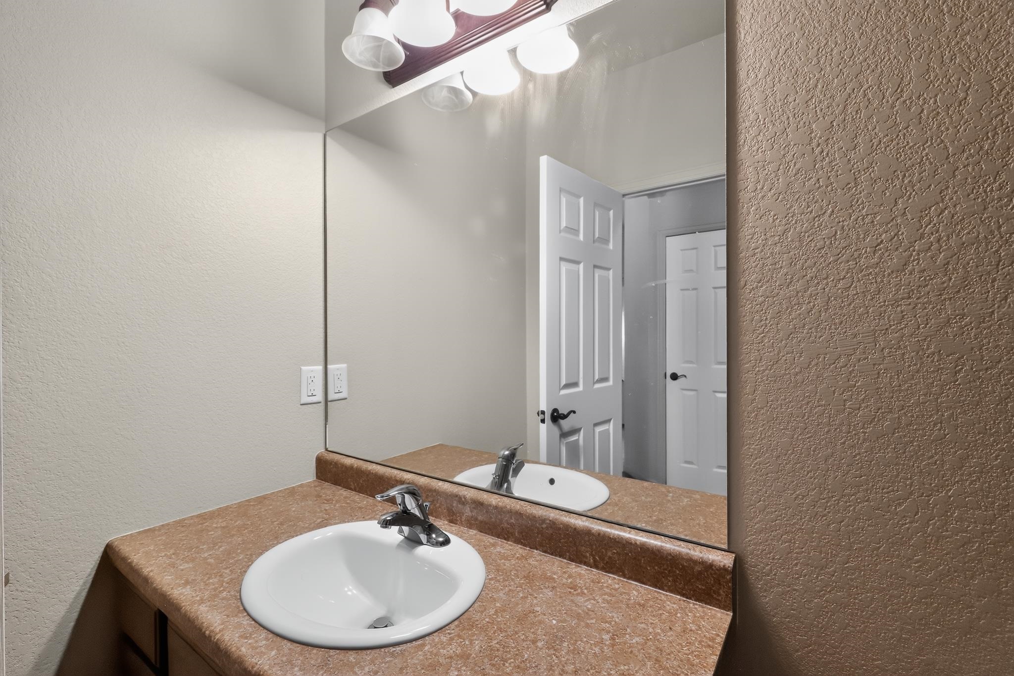 672 Chaffee Avenue Property Photo 22