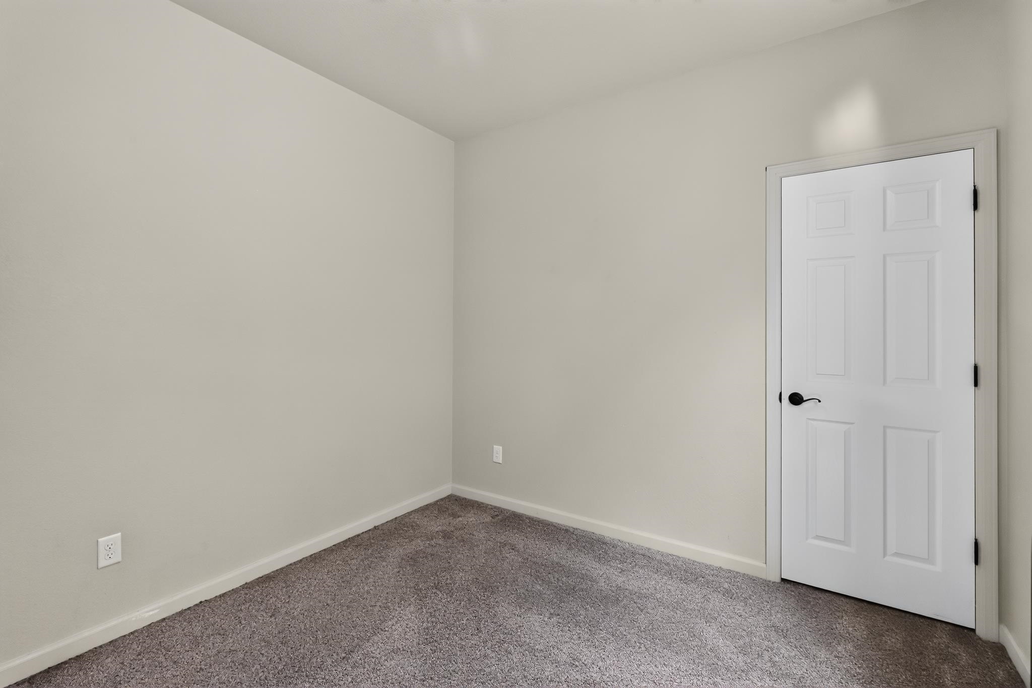 672 Chaffee Avenue Property Photo 25