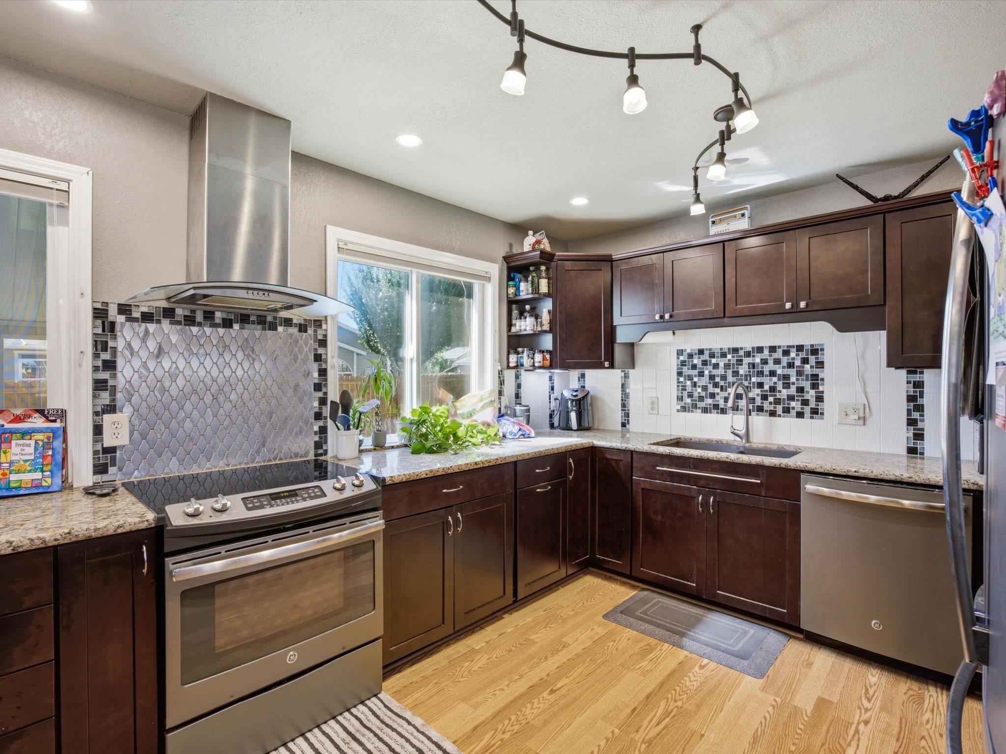 623 American Manor Road Property Photo 10