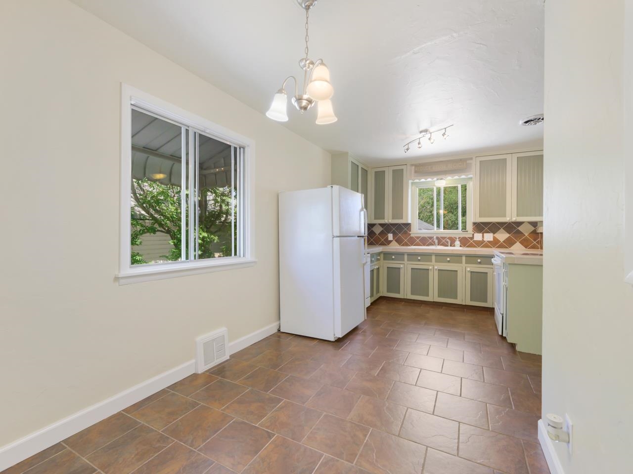 1434 White Avenue Property Photo 9