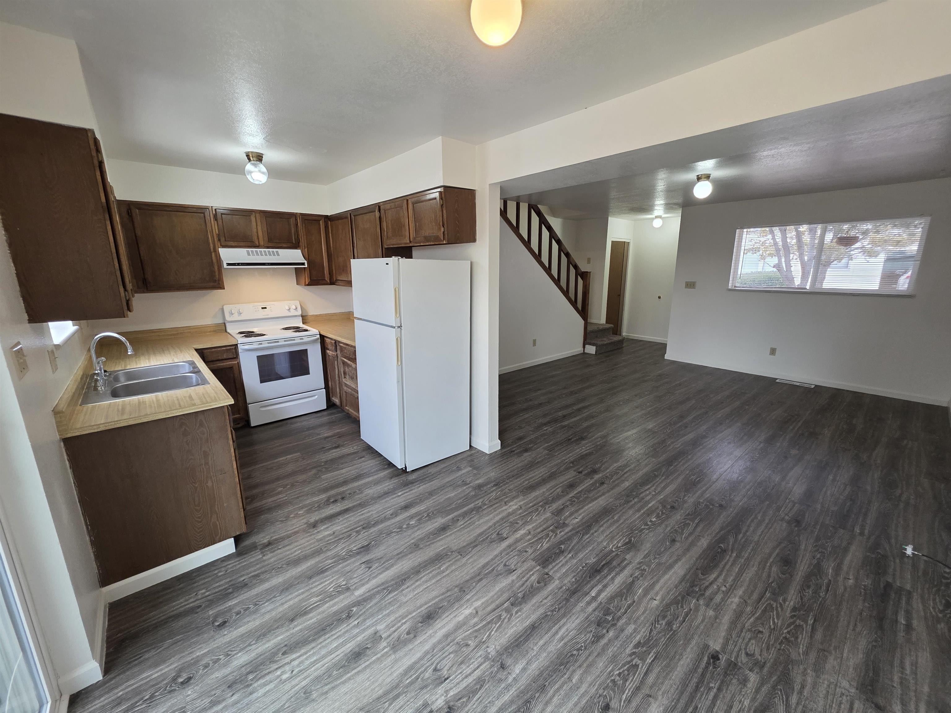 558 Garfield Drive Property Photo 6