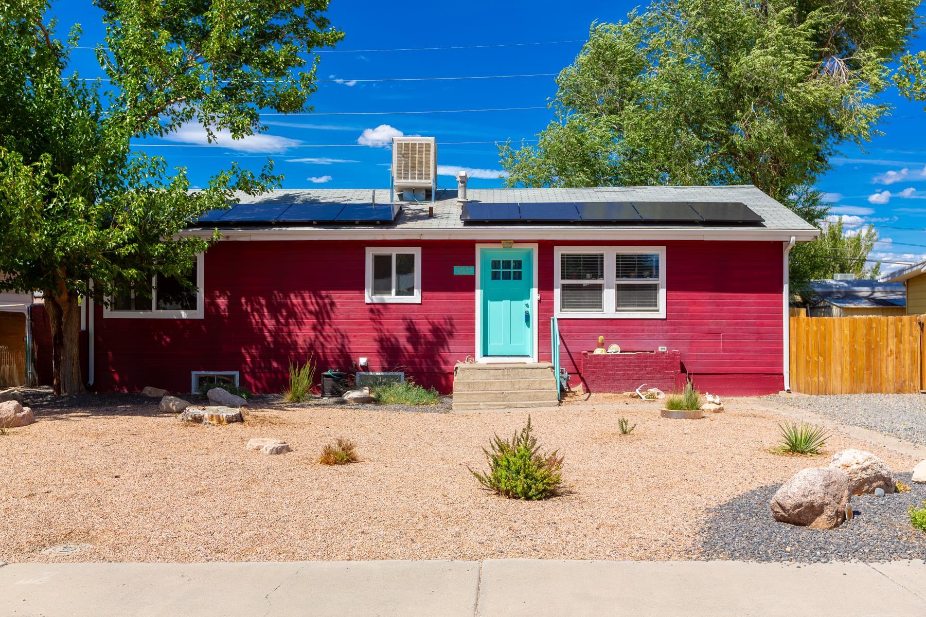 1047 E Aspen Avenue Property Photo 1