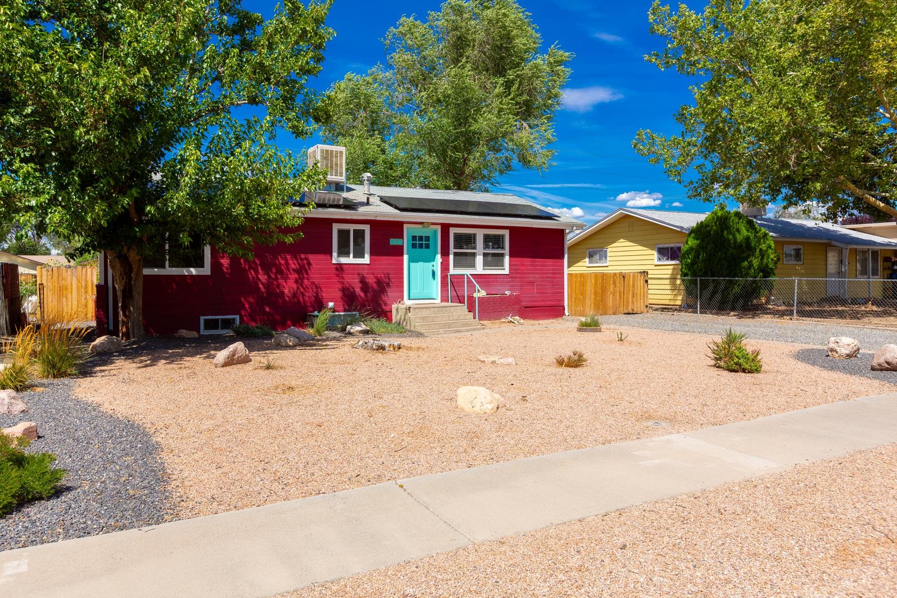 1047 E Aspen Avenue Property Photo 2