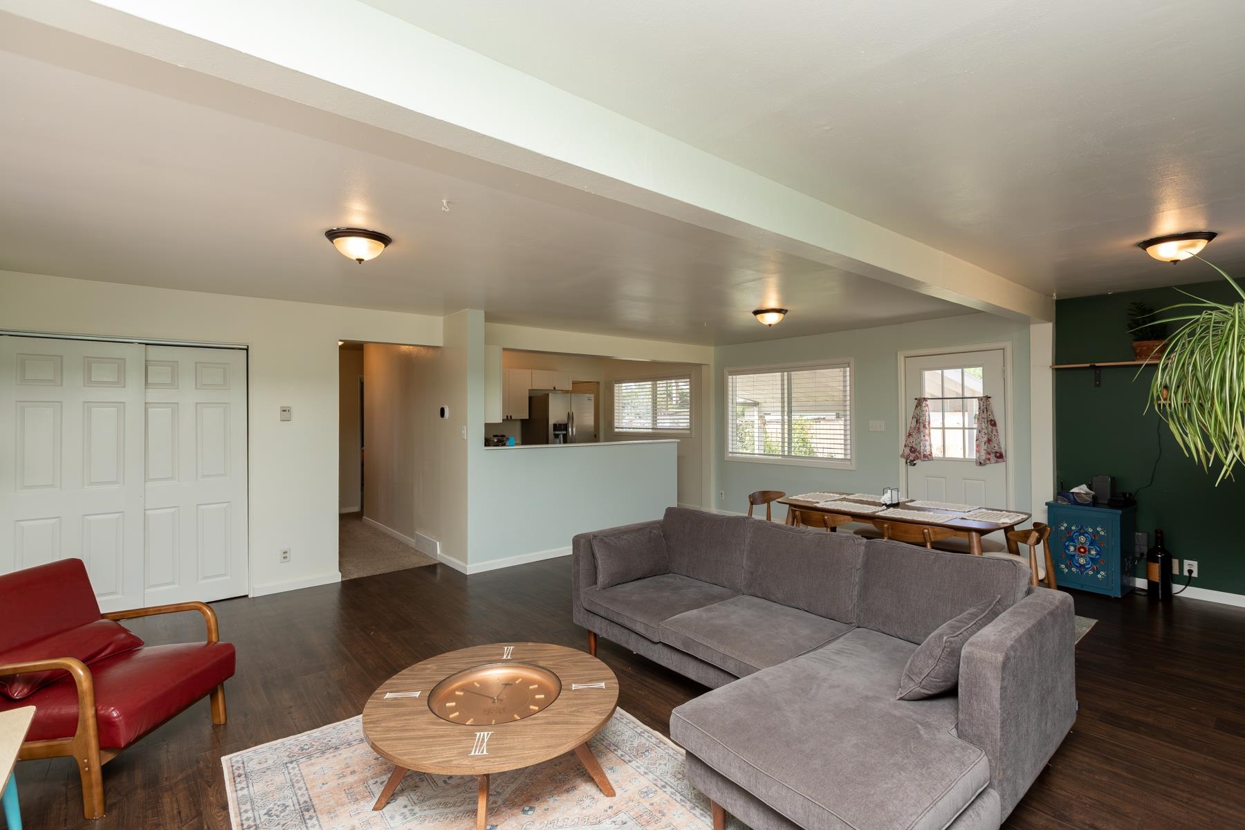 1047 E Aspen Avenue Property Photo 6