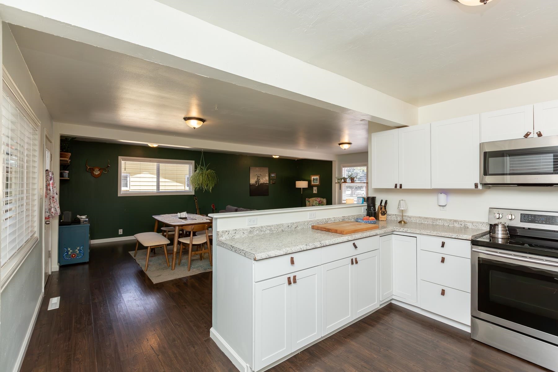 1047 E Aspen Avenue Property Photo 9
