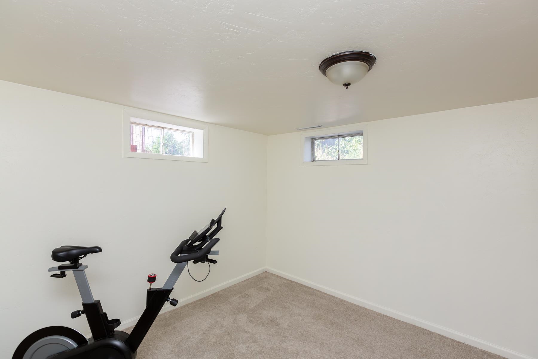 1047 E Aspen Avenue Property Photo 17