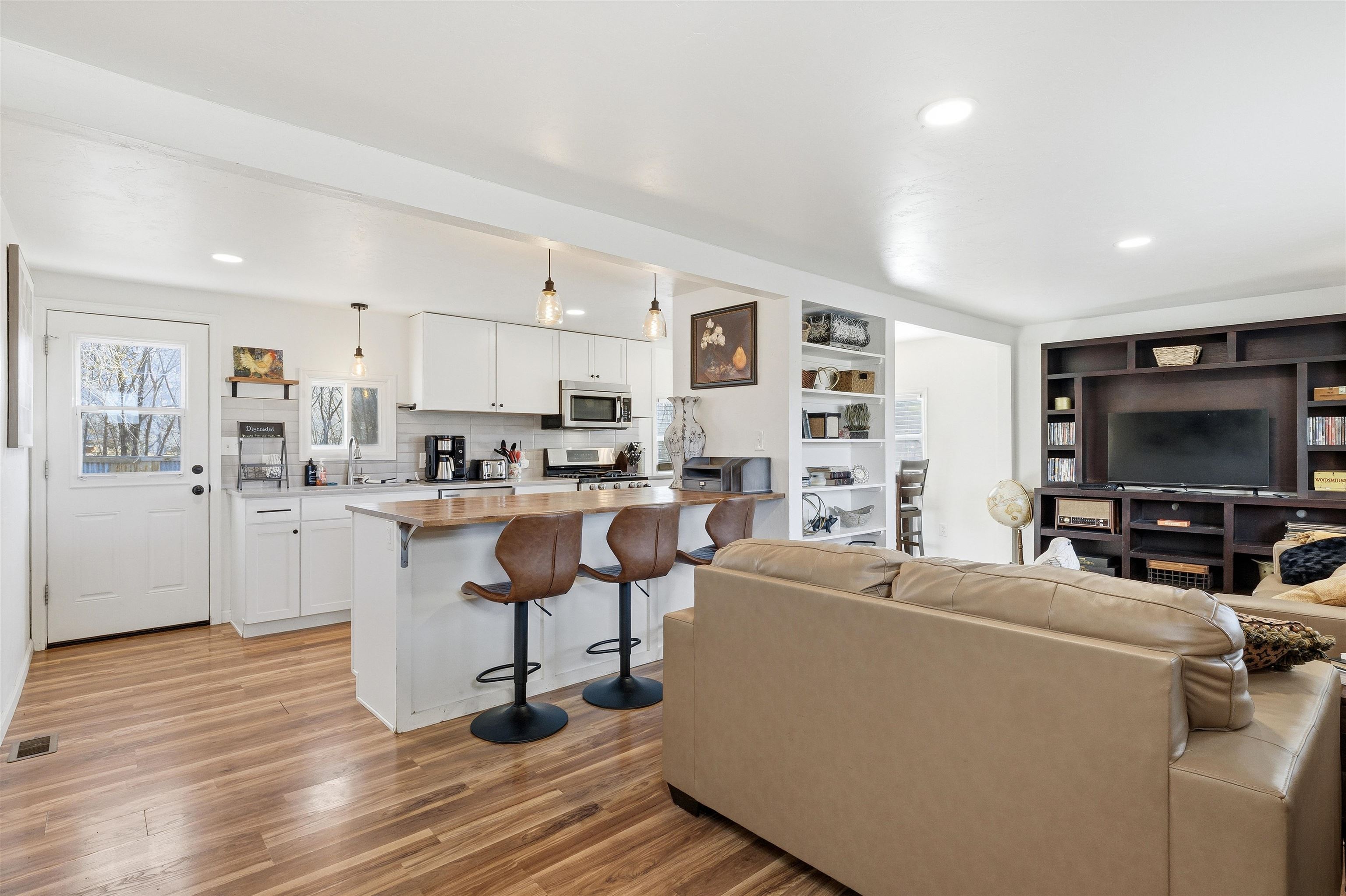 702 37 1/10 Road Property Photo 5