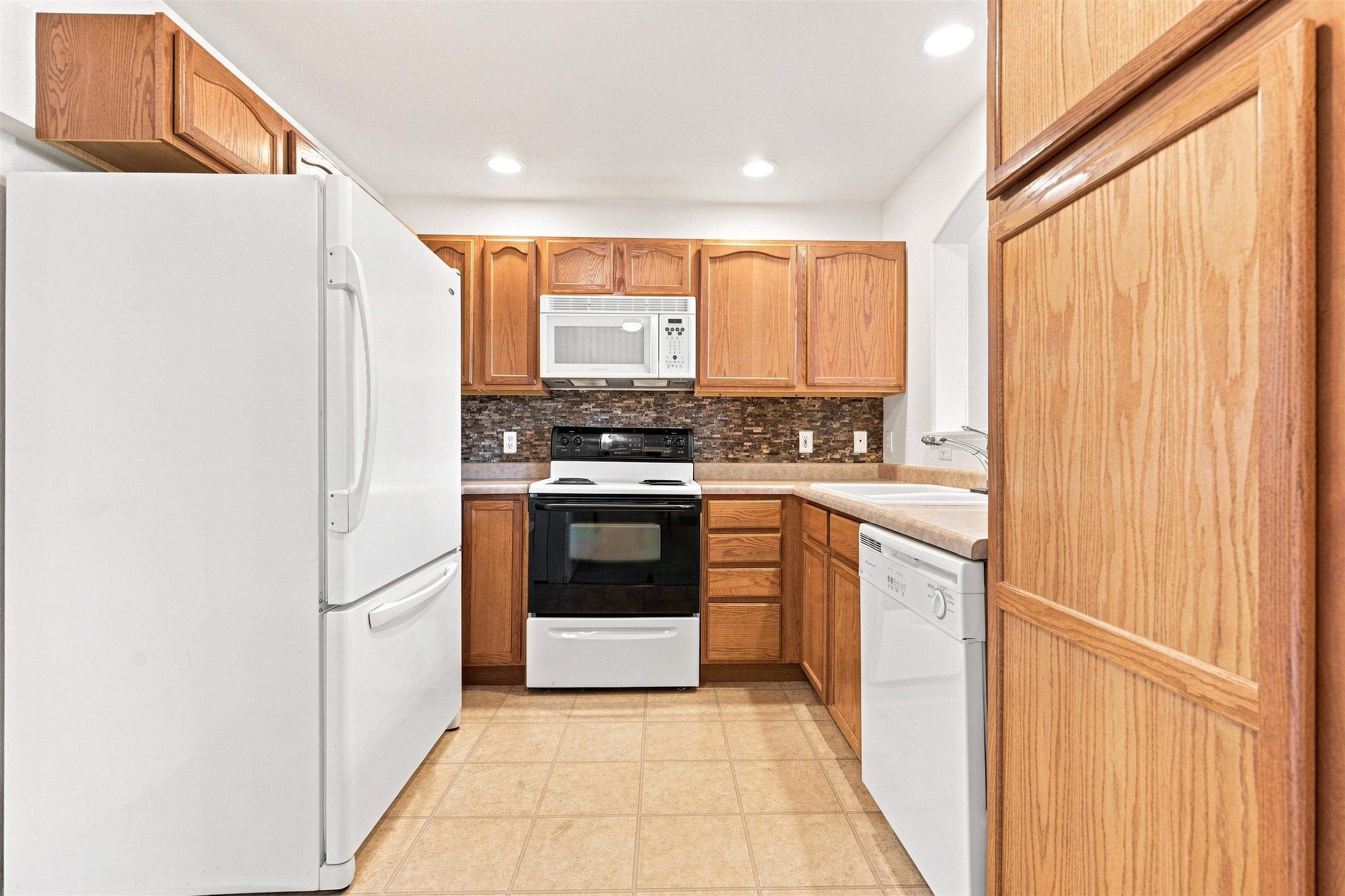 2485 Fountainhead Boulevard Property Photo 9