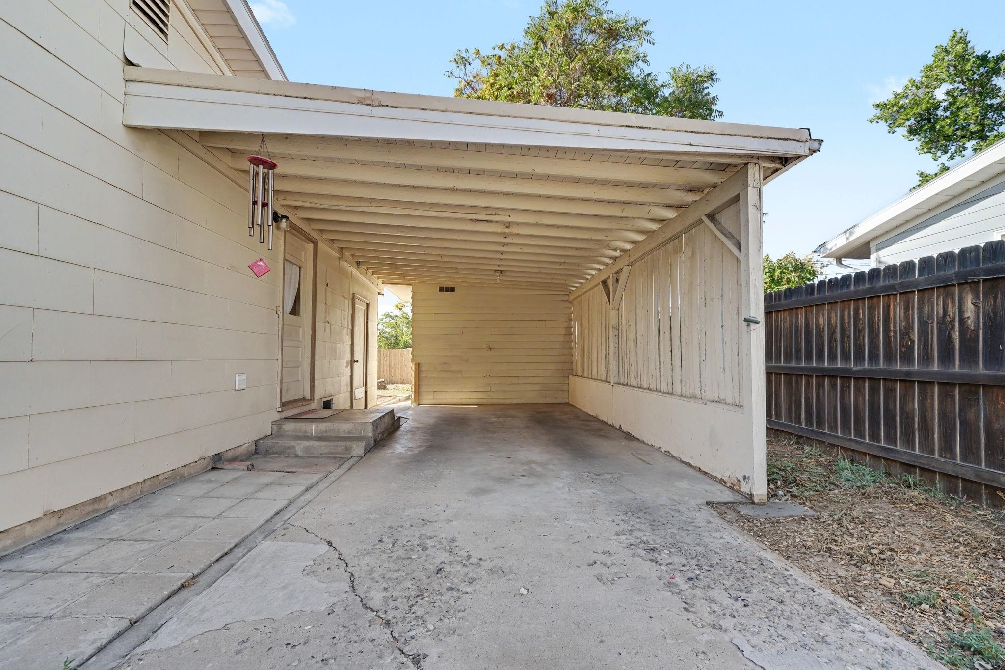 2533 Elm Avenue Property Photo 4