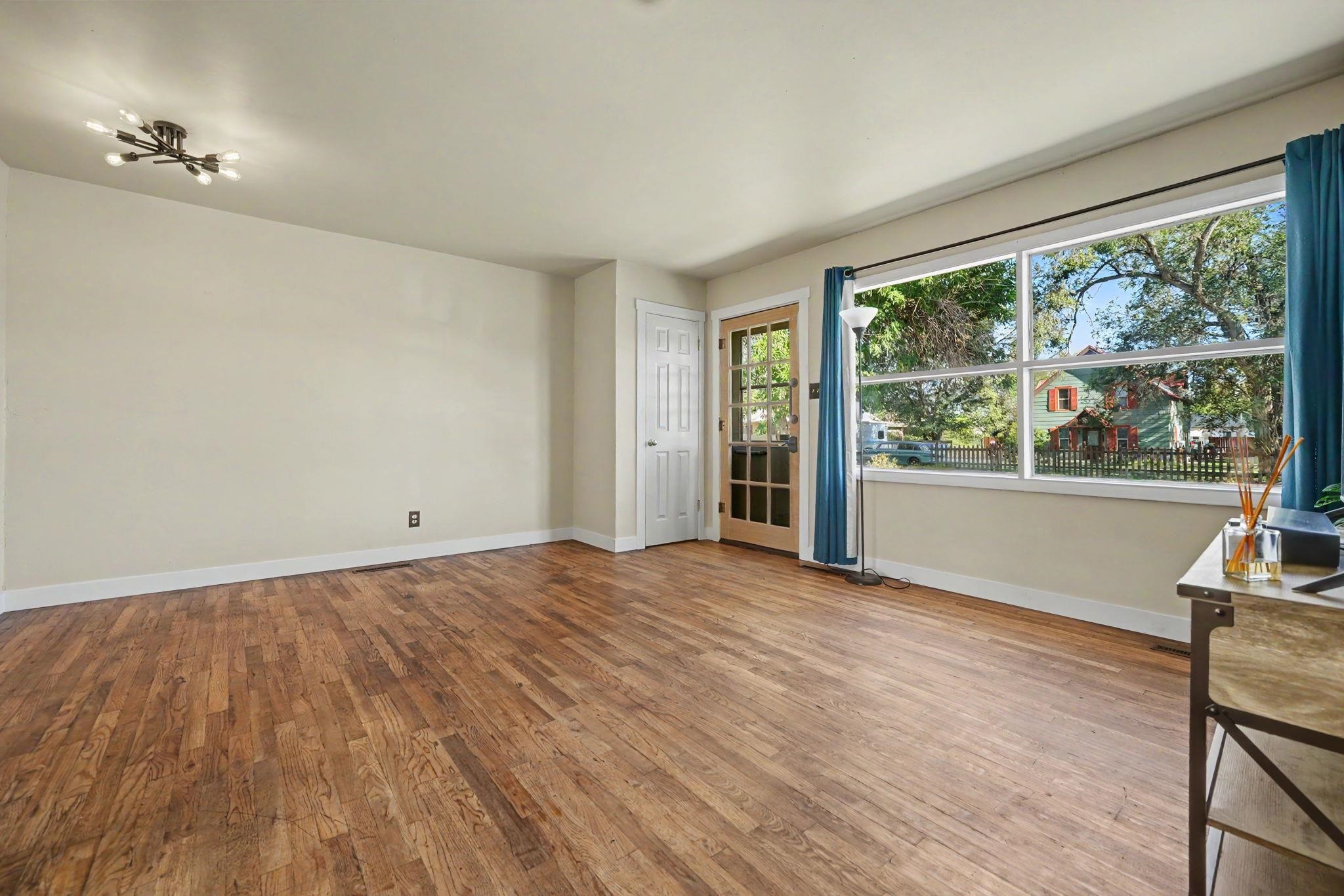 2533 Elm Avenue Property Photo 6