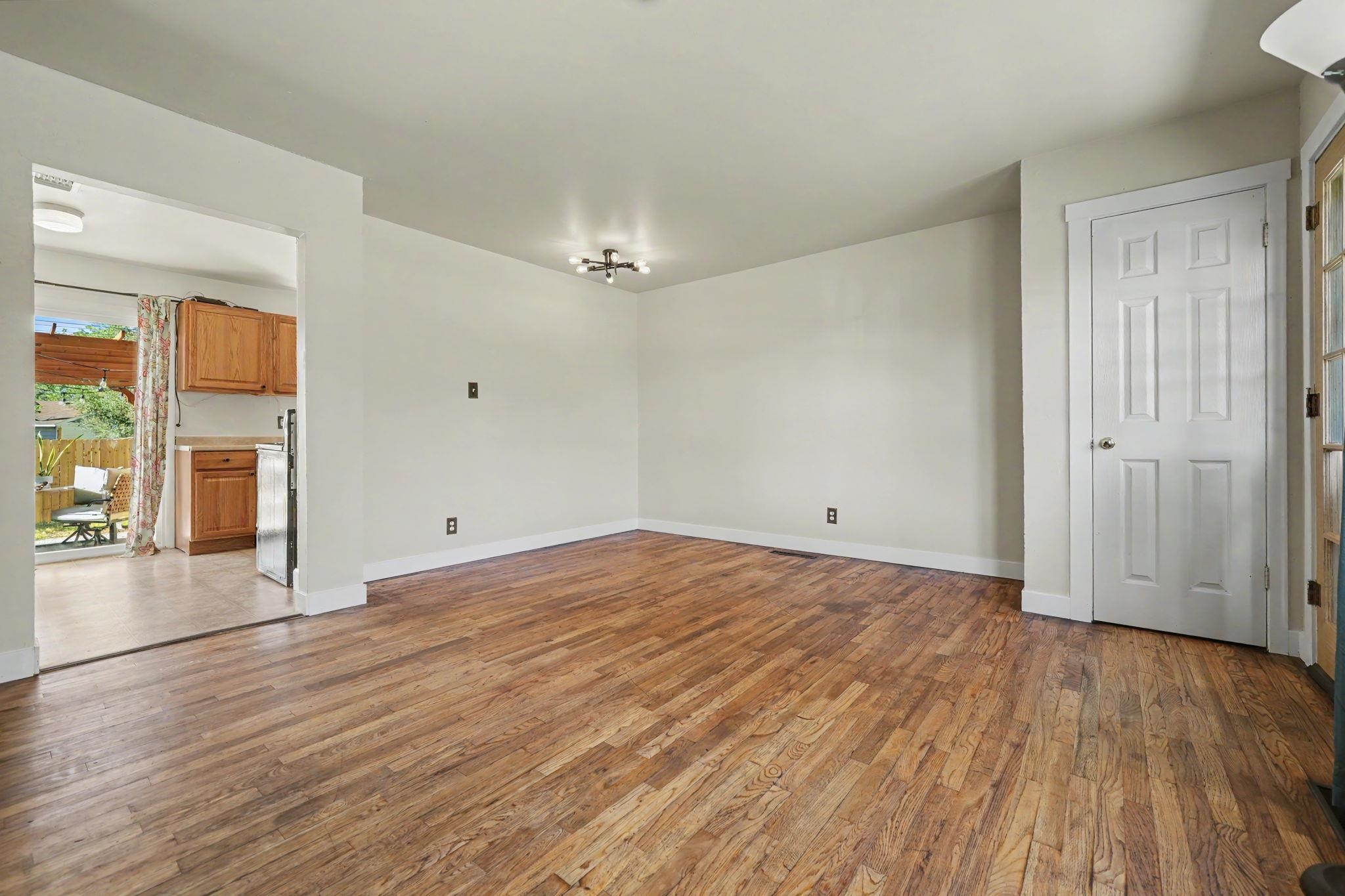 2533 Elm Avenue Property Photo 7