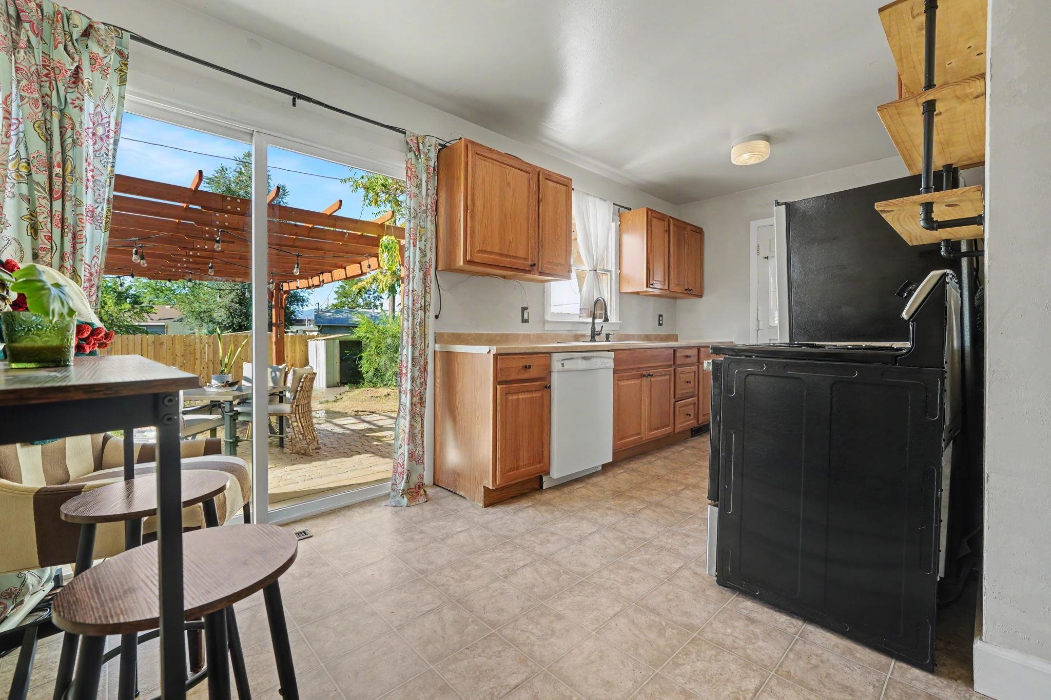 2533 Elm Avenue Property Photo 8