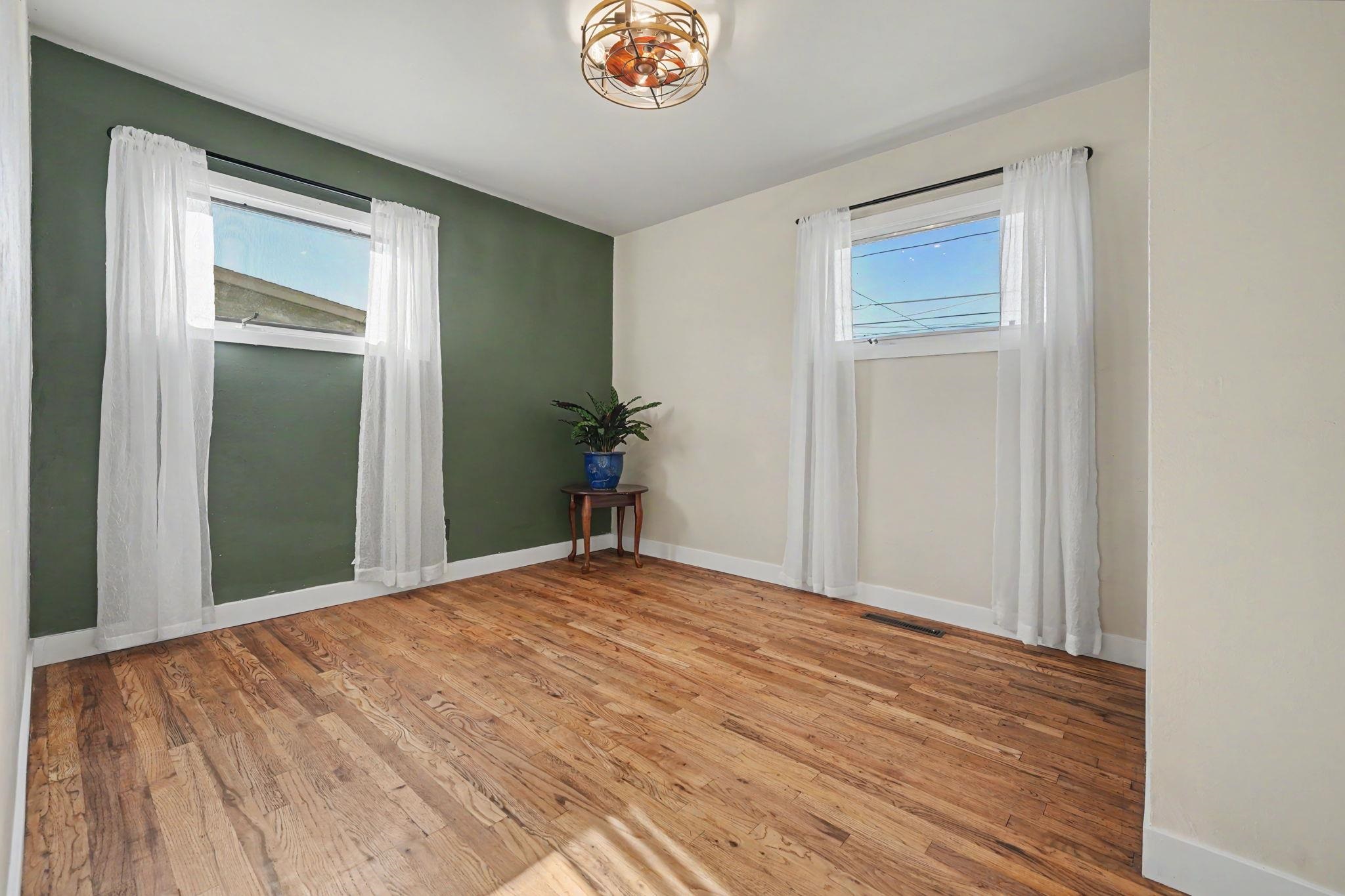 2533 Elm Avenue Property Photo 14
