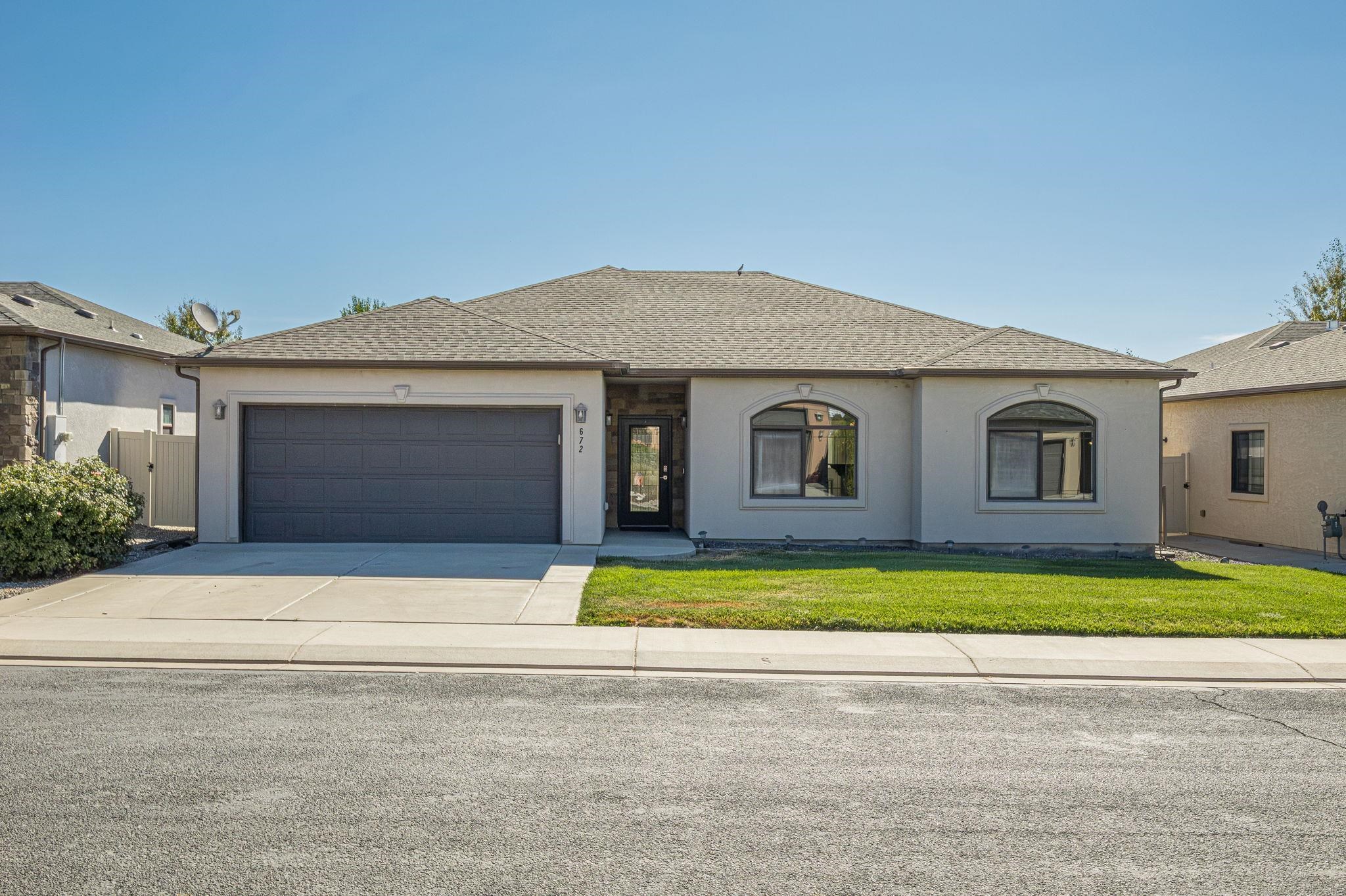 672 Muirfield Drive Property Photo 1