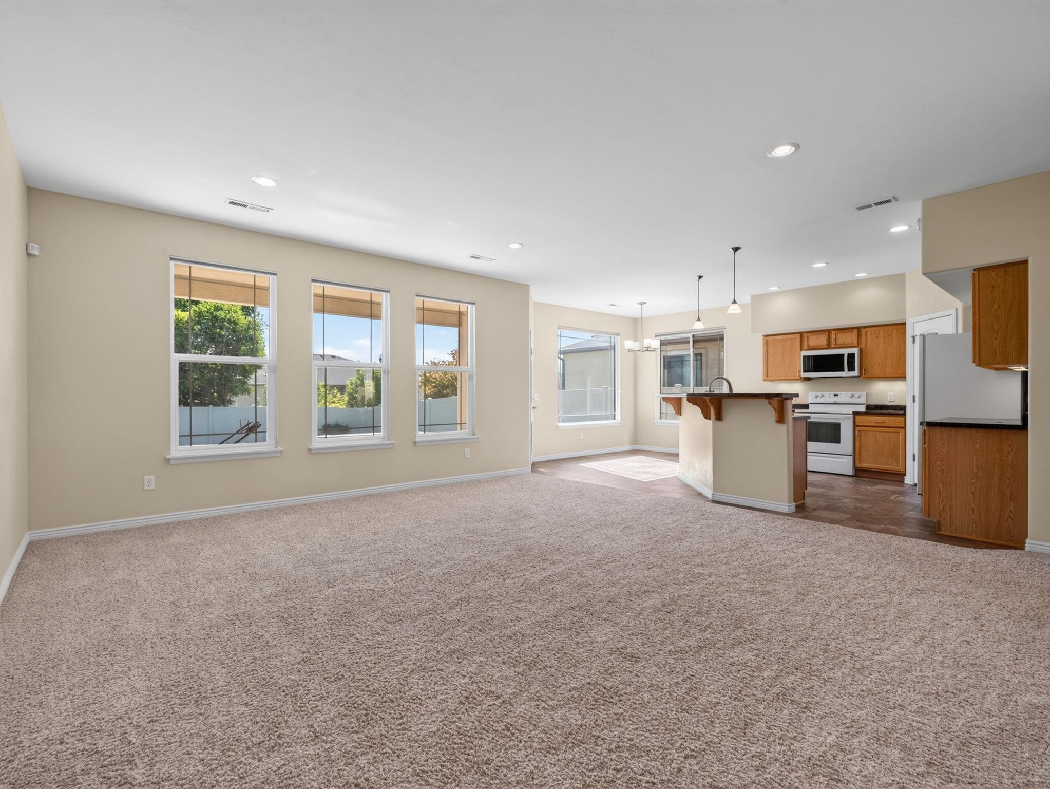 672 Muirfield Drive Property Photo 7