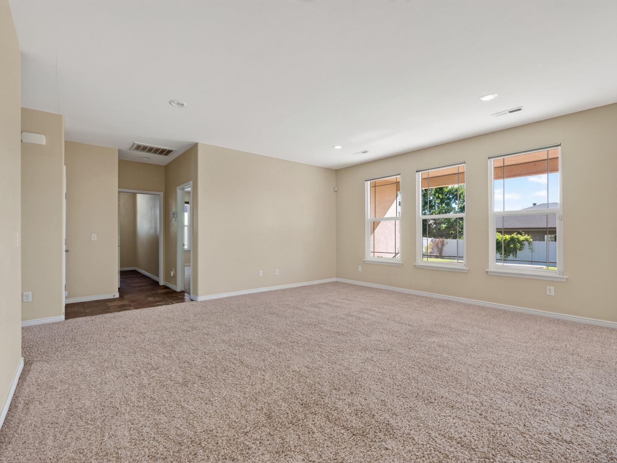 672 Muirfield Drive Property Photo 8