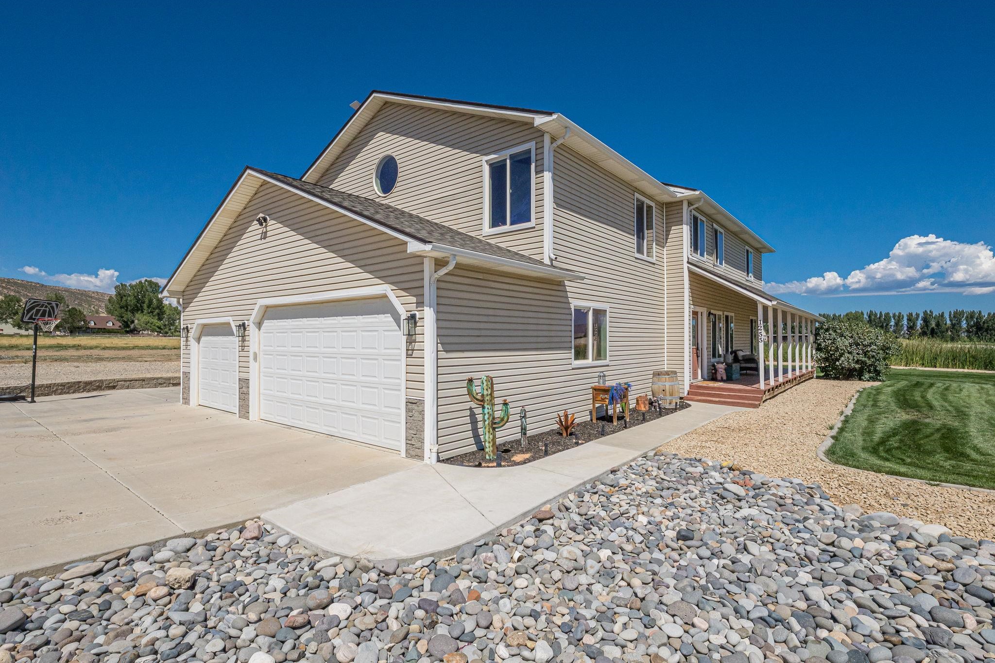 1255 12 1/2 Road Property Photo 4