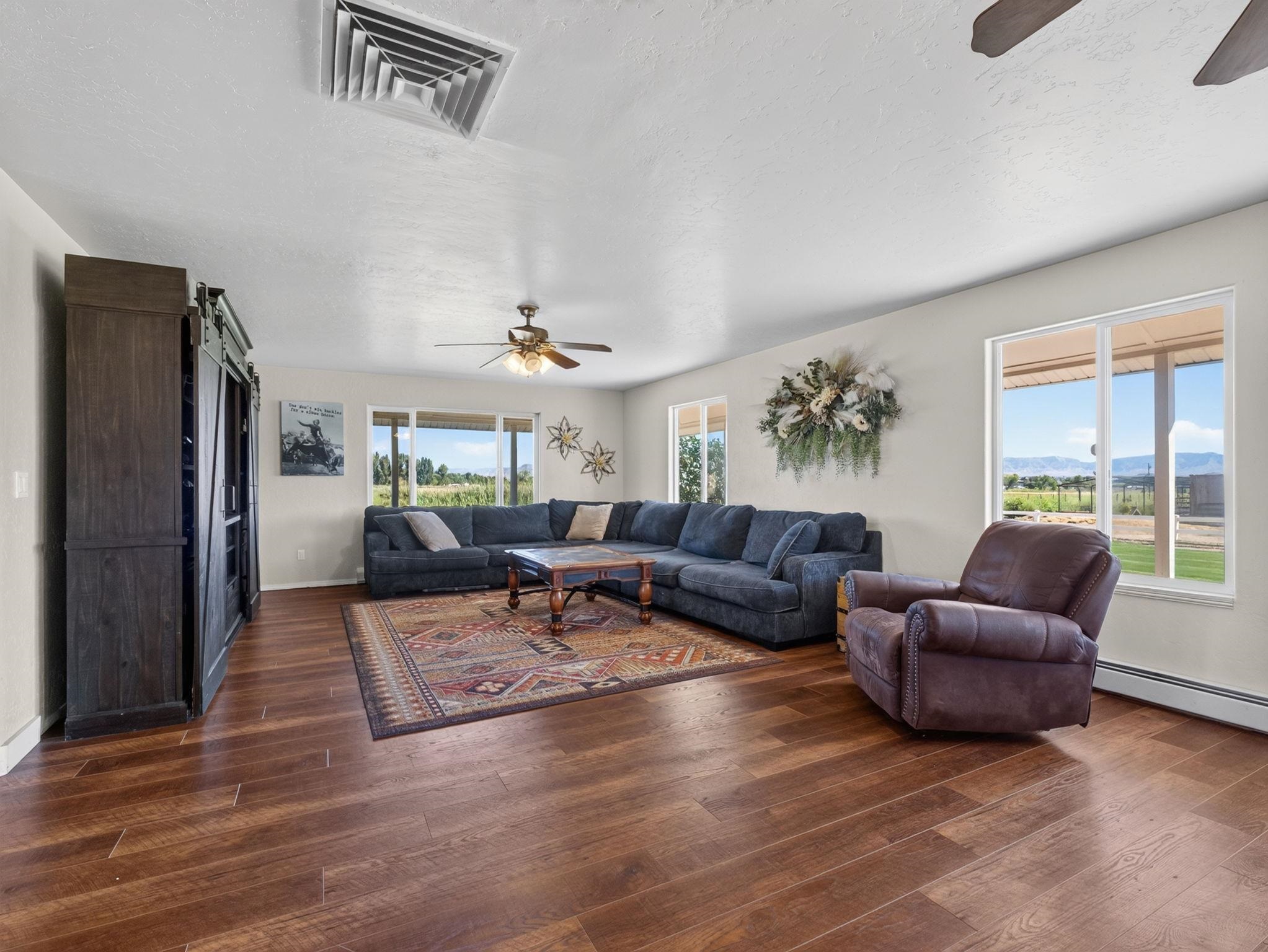 1255 12 1/2 Road Property Photo 6