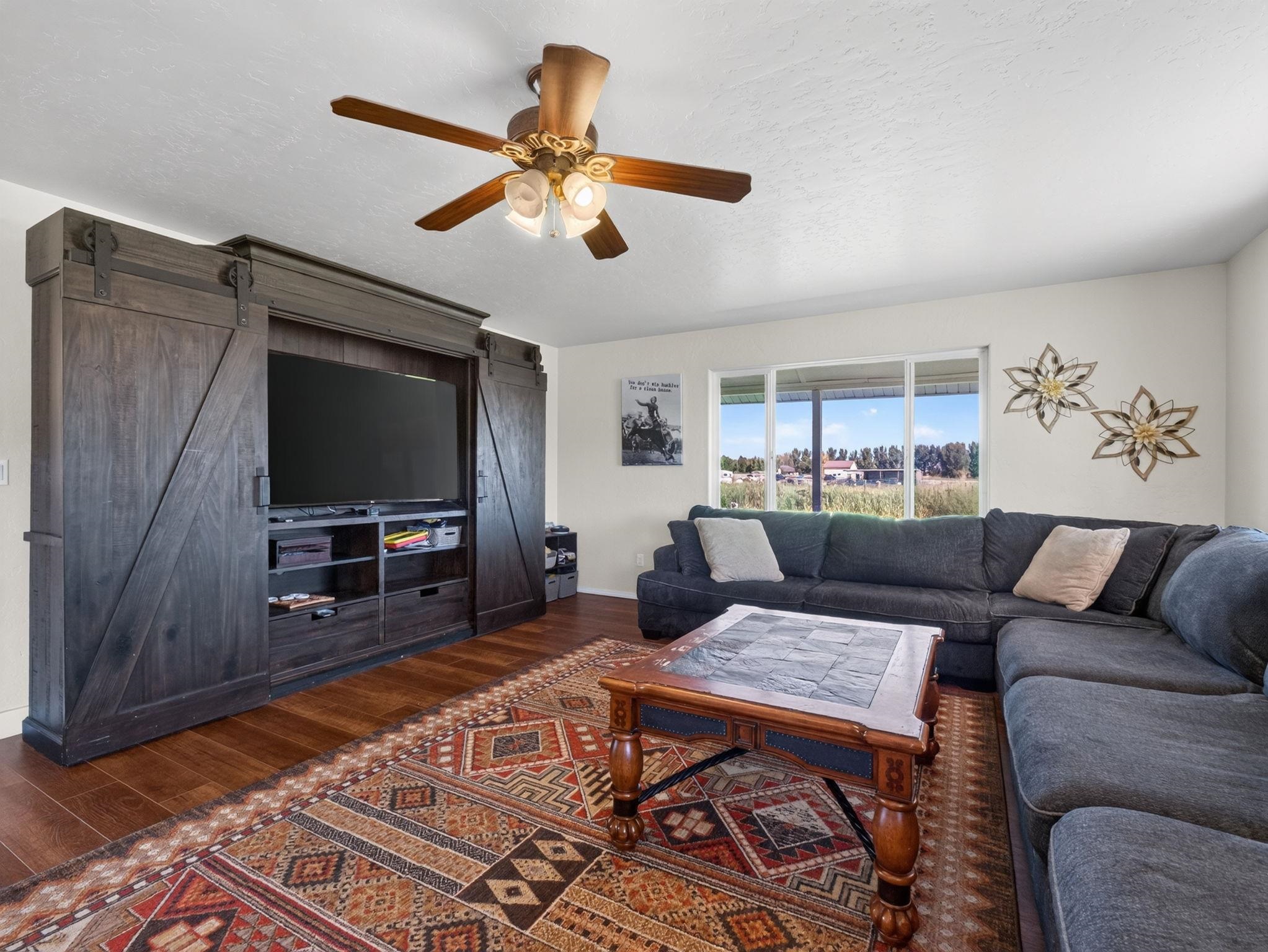 1255 12 1/2 Road Property Photo 7