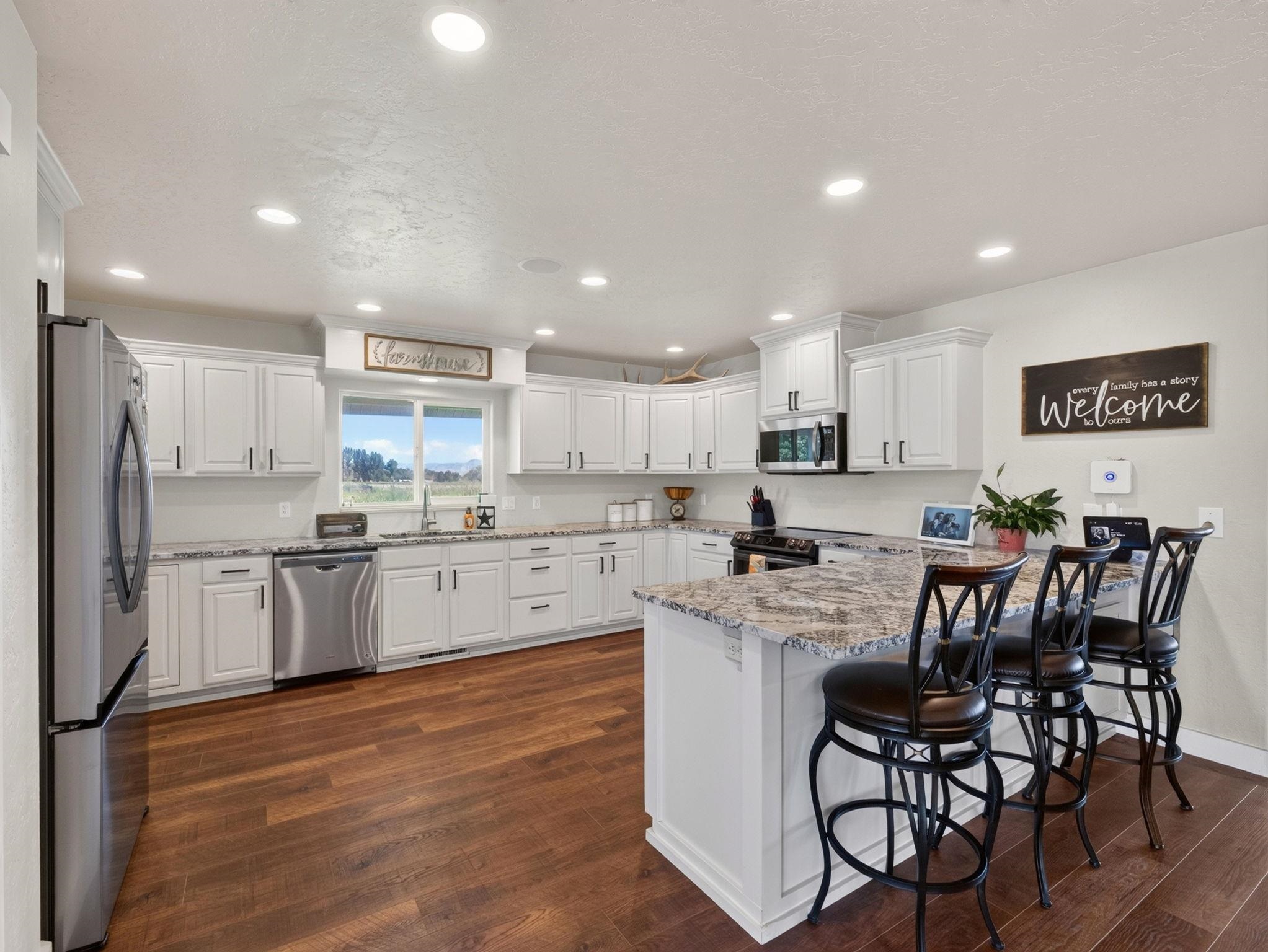 1255 12 1/2 Road Property Photo 9