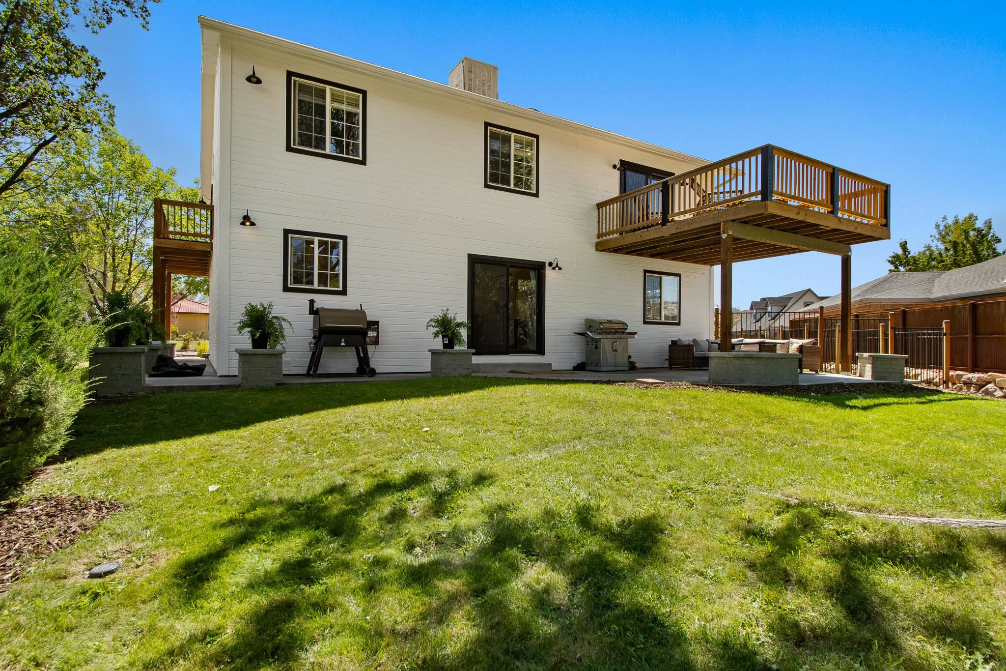 395 Ridgeway Drive Property Photo 2