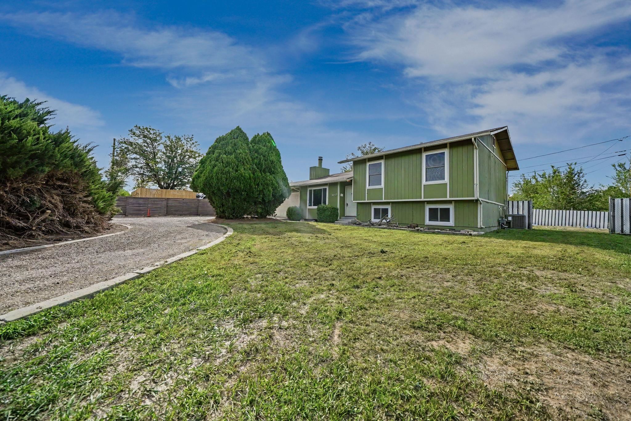 2307 Broadway Property Photo 2