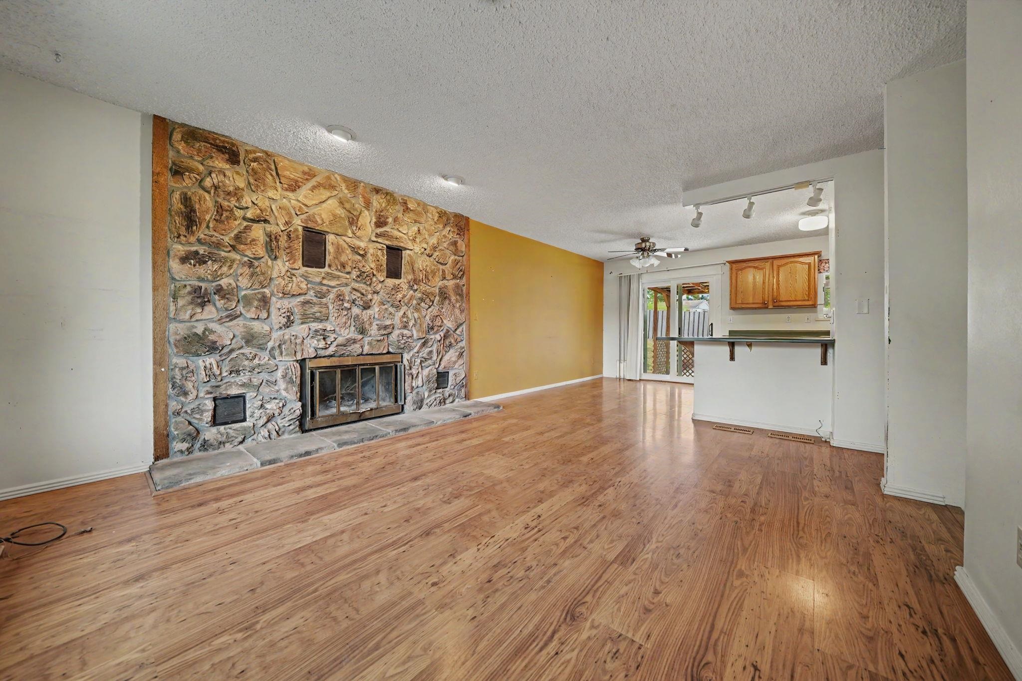 2307 Broadway Property Photo 5