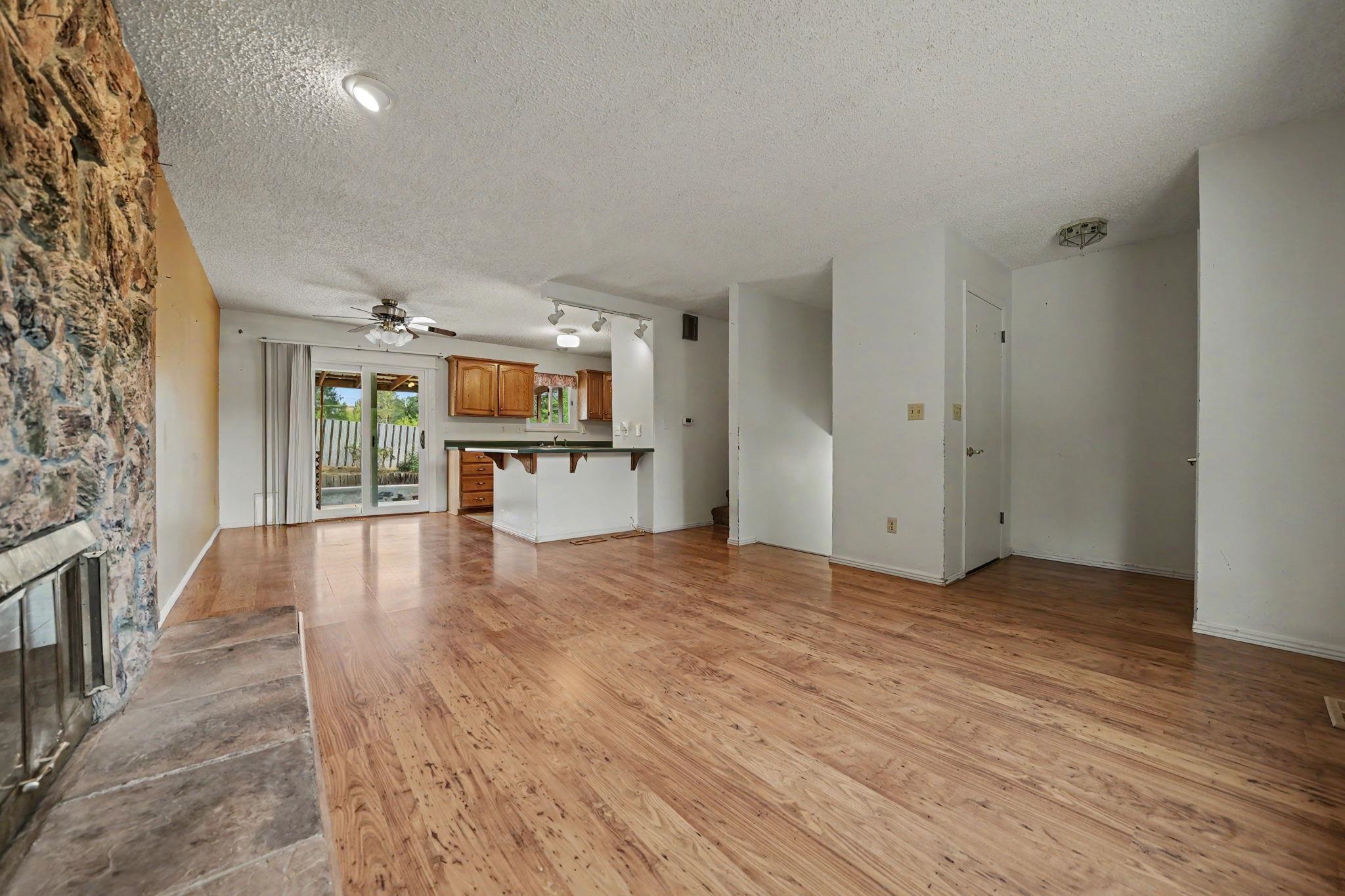 2307 Broadway Property Photo 6