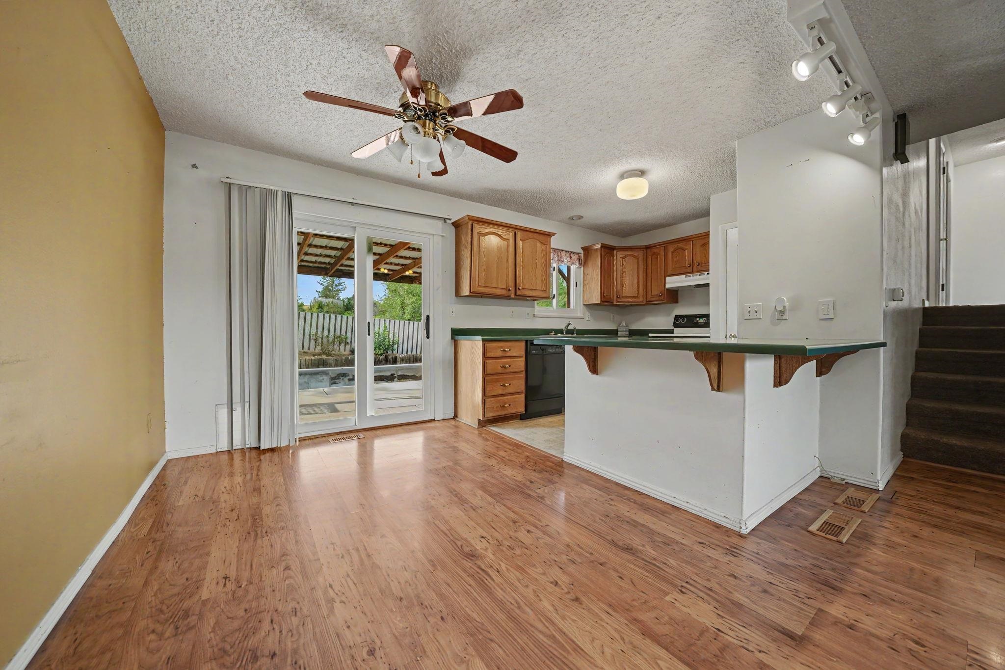2307 Broadway Property Photo 9