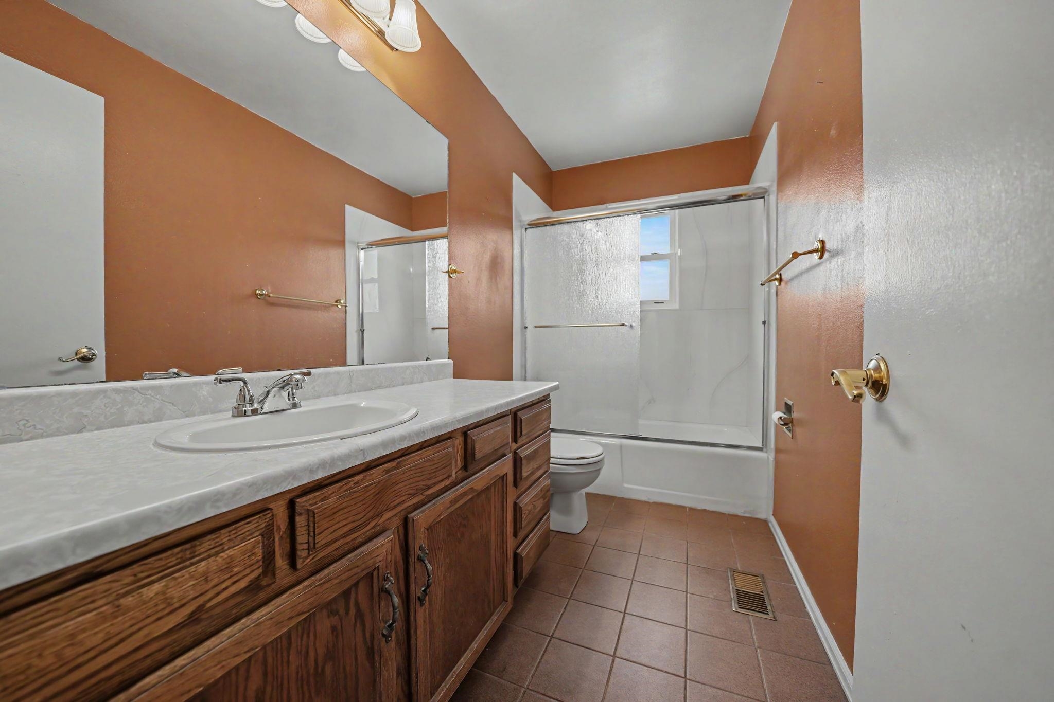2307 Broadway Property Photo 17