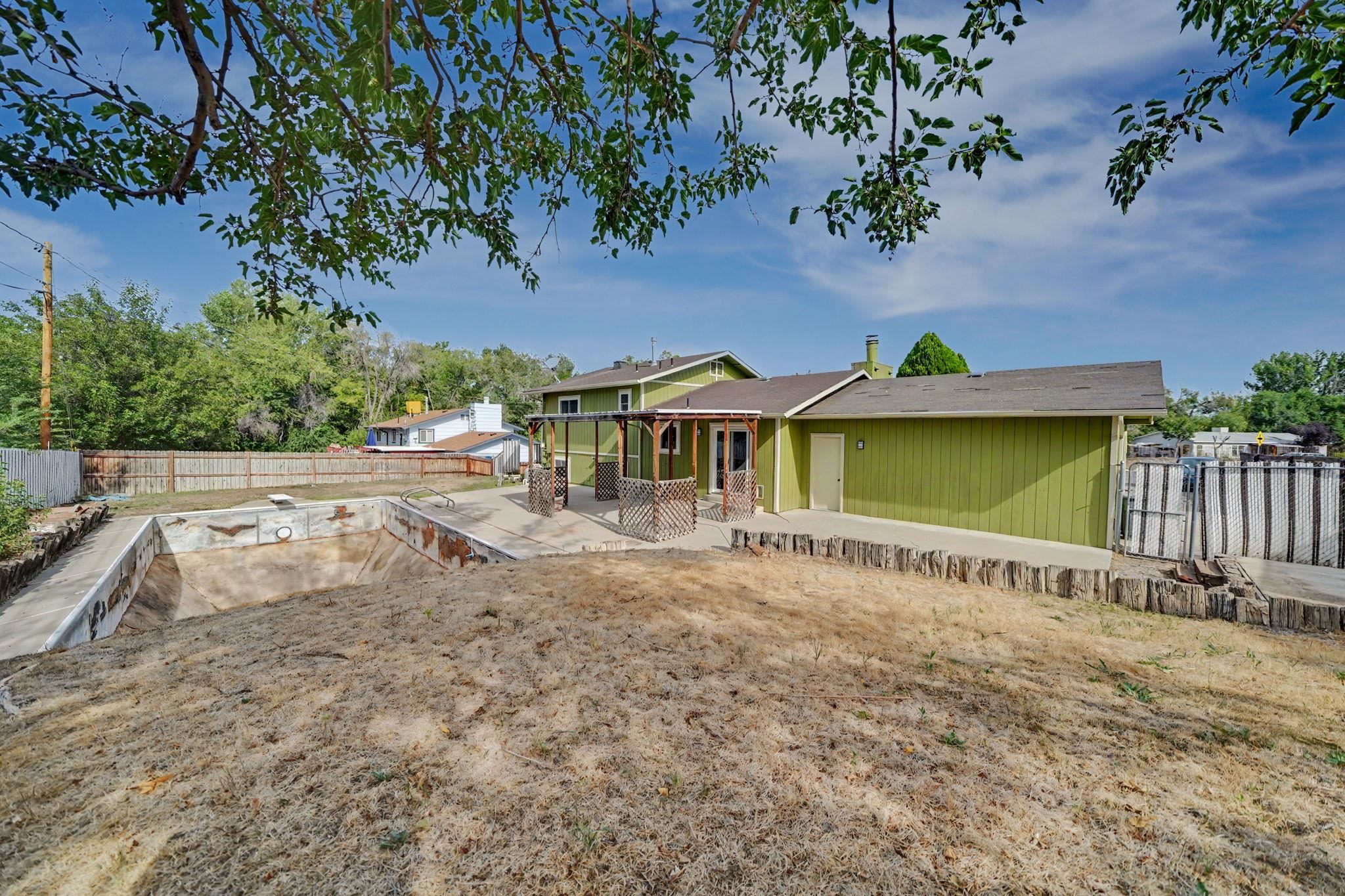 2307 Broadway Property Photo 25