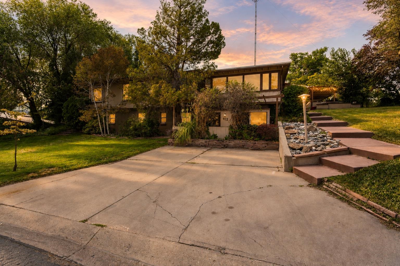 412 Bookcliff Avenue Property Photo