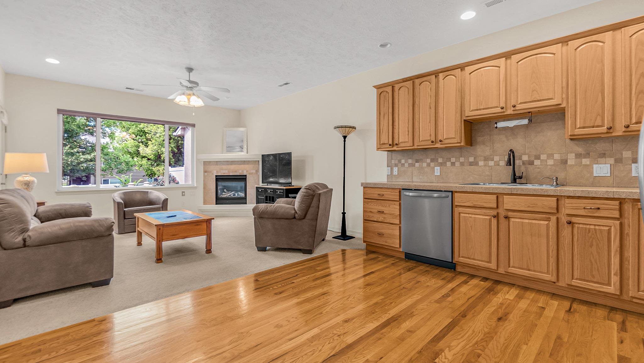 561 1/2 Garden Grove Court Property Photo 3