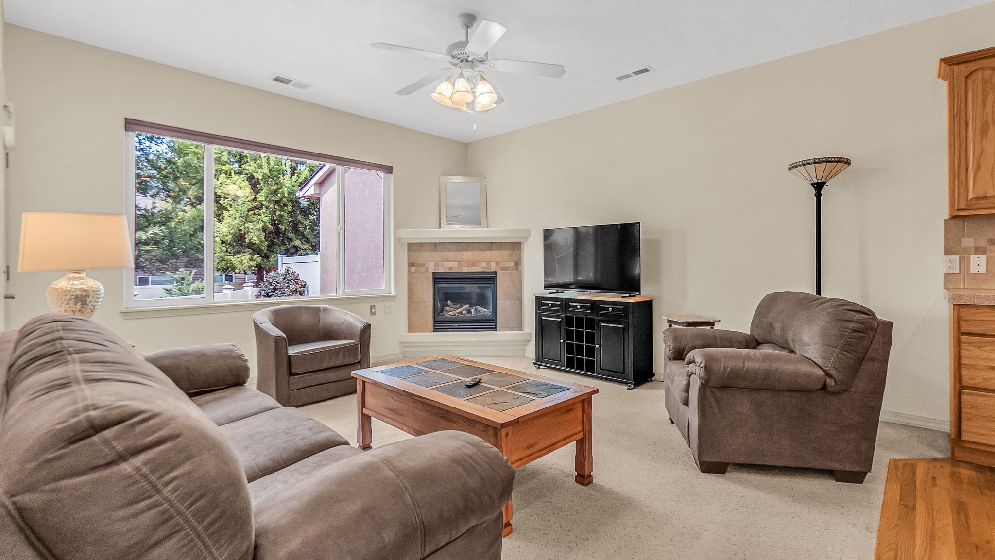 561 1/2 Garden Grove Court Property Photo 4