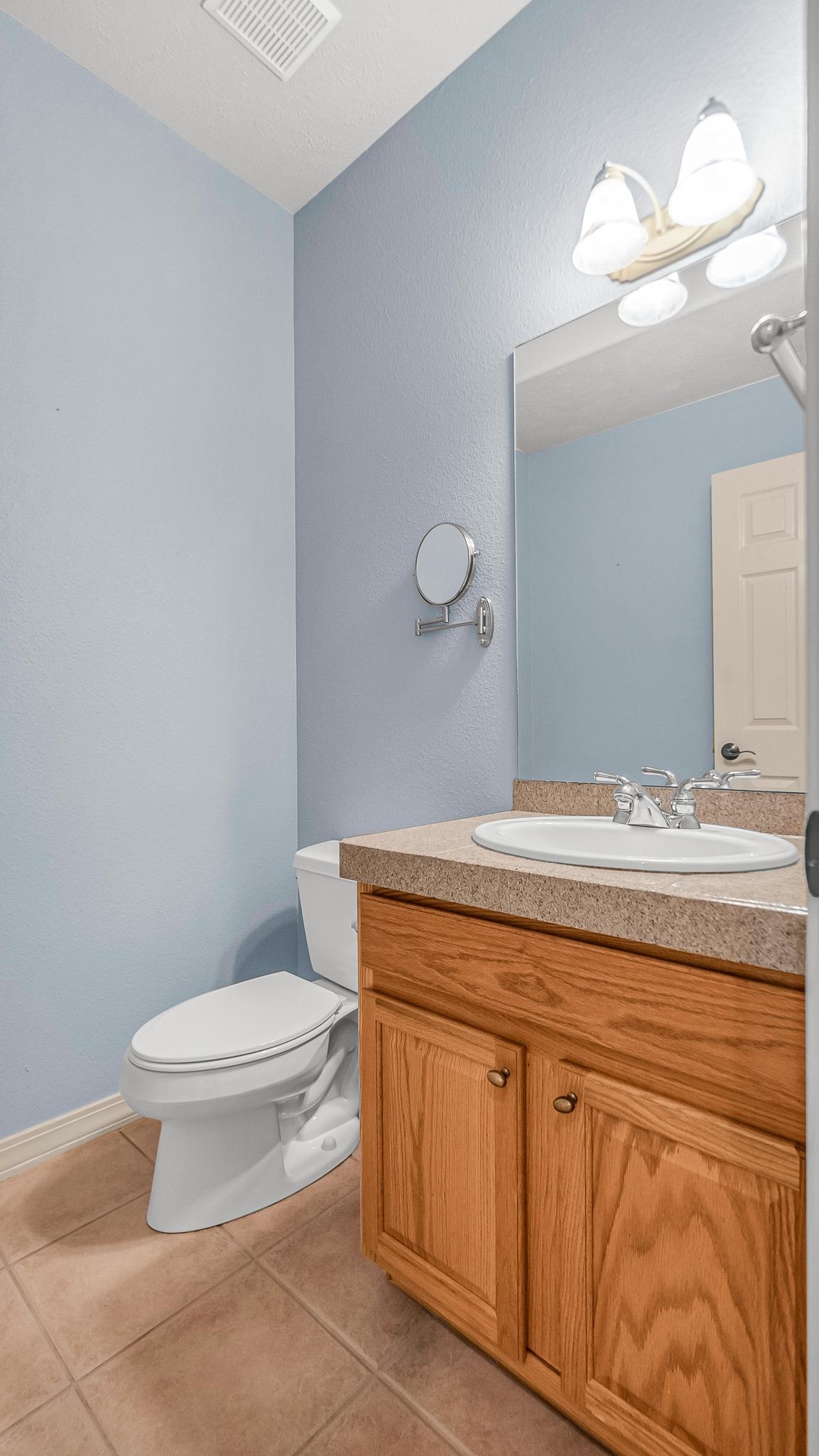 561 1/2 Garden Grove Court Property Photo 17