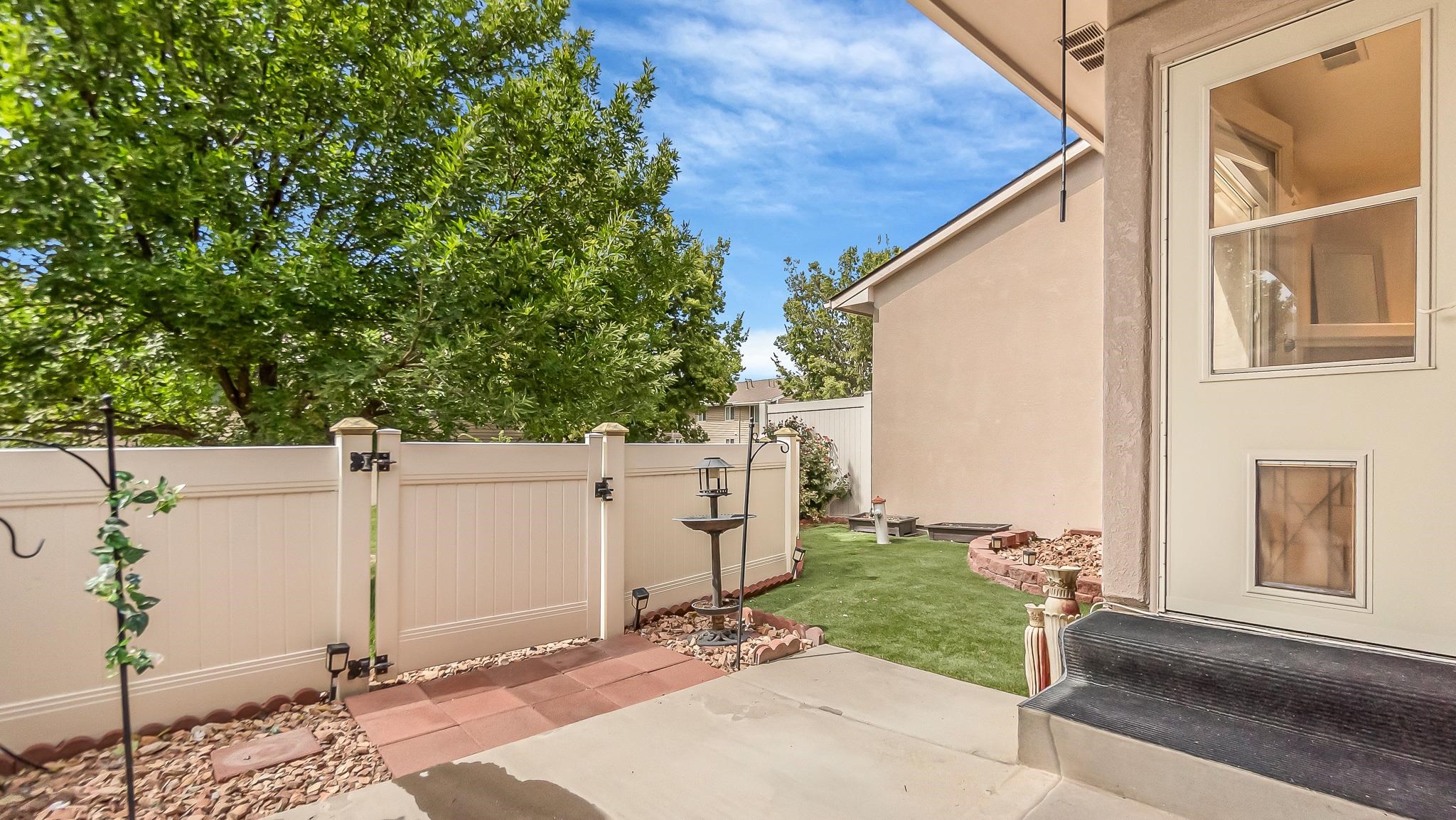 561 1/2 Garden Grove Court Property Photo 24