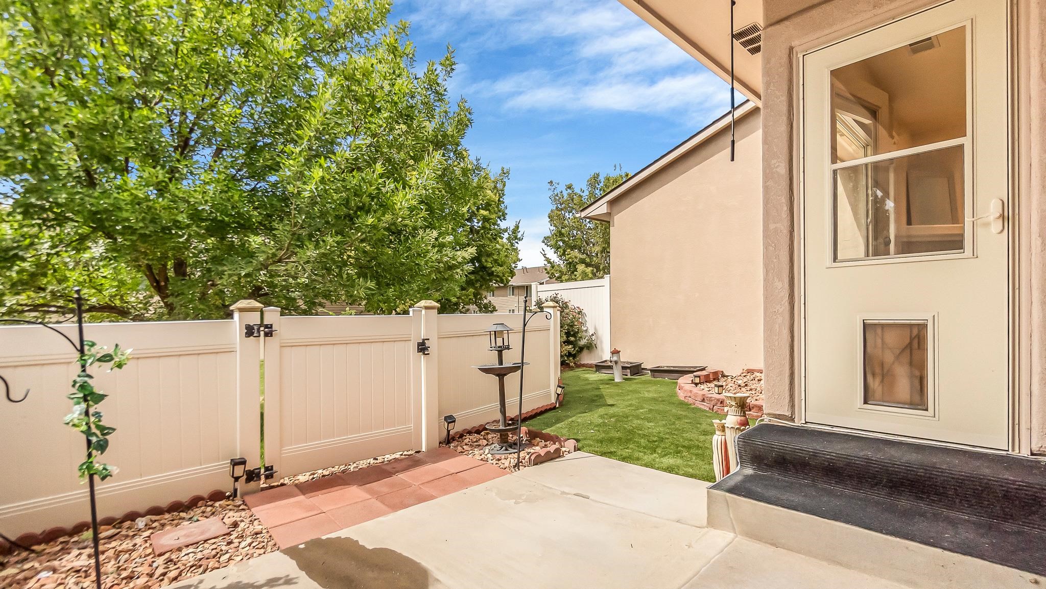 561 1/2 Garden Grove Court Property Photo 25