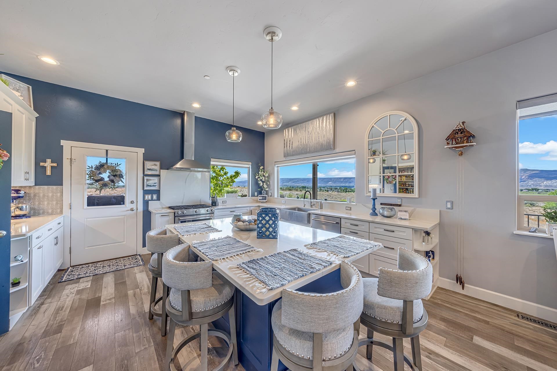 979 Kite Court Property Photo 6