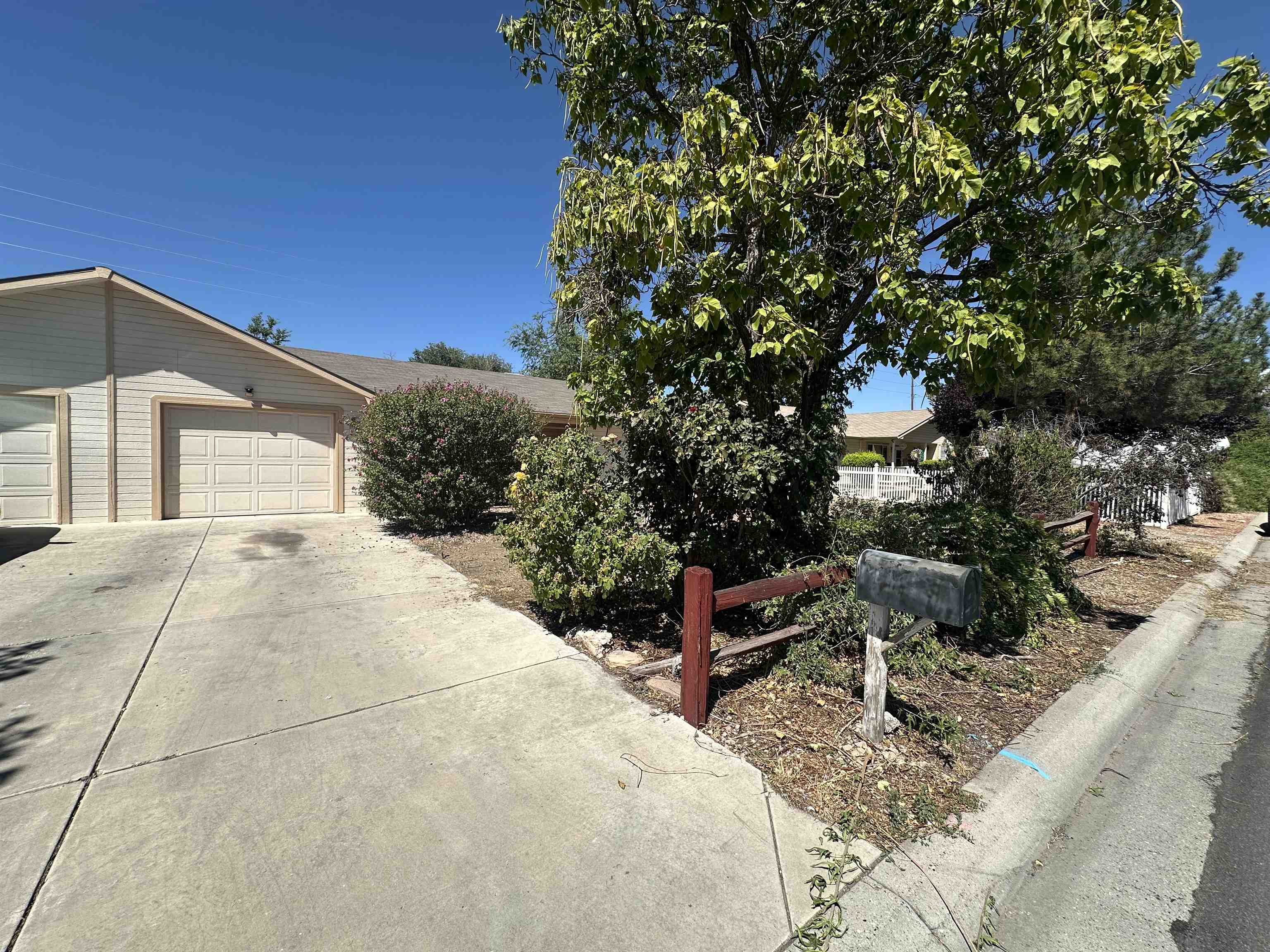 469 Mae Street Property Photo 1